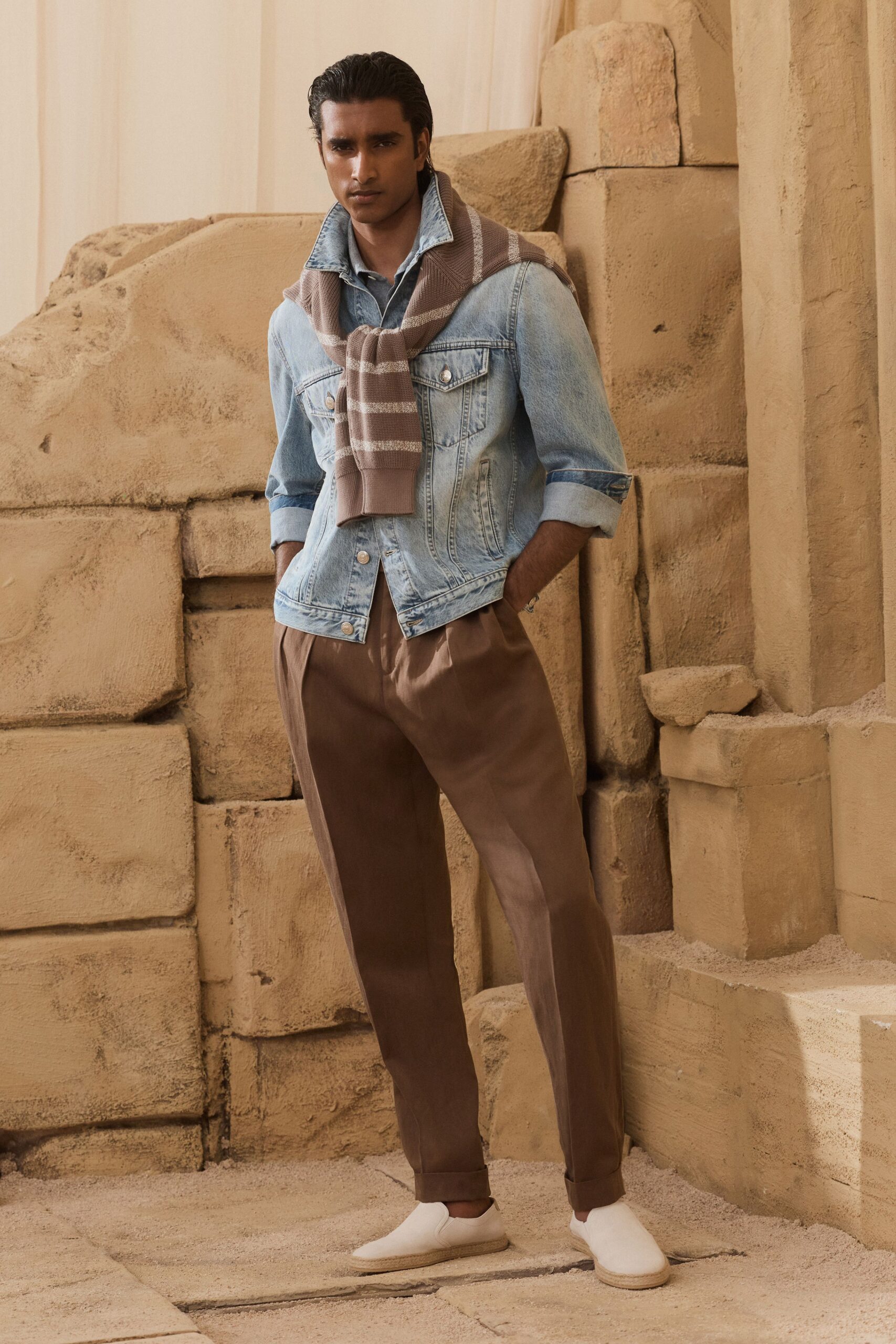 blue denim long-sleeve collared relaxed buttoned jacket