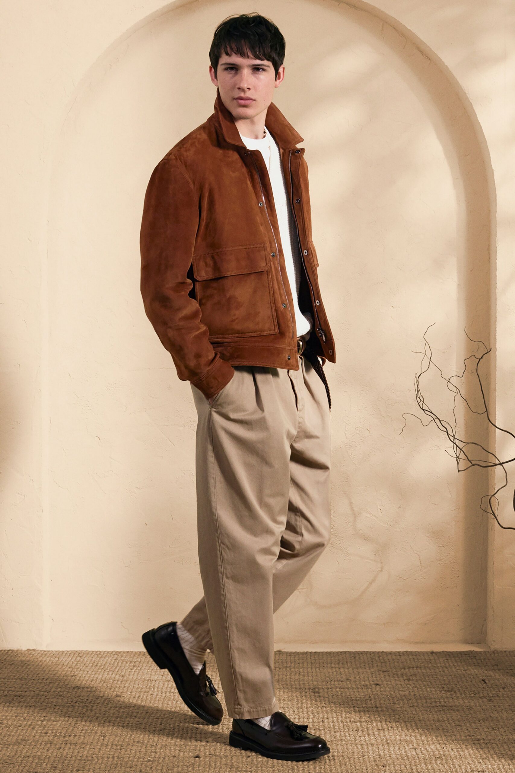 brown suede long-sleeve collared fitted buttoned pockets jacket