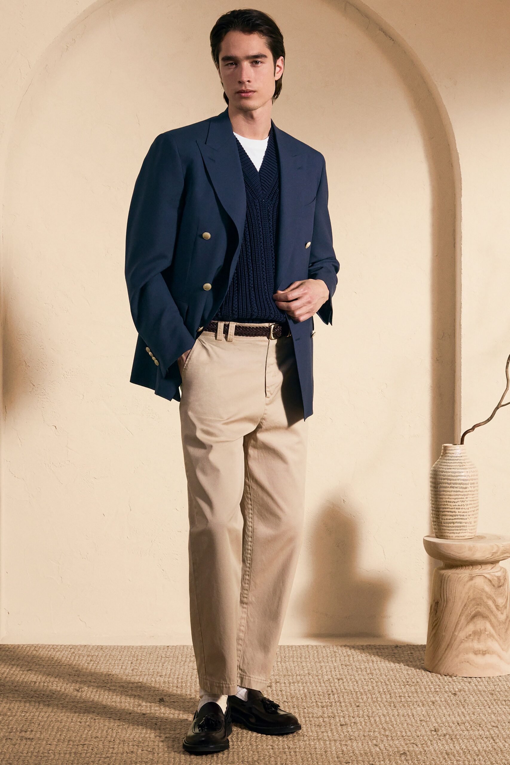 blue long-sleeve collared tailored blazer