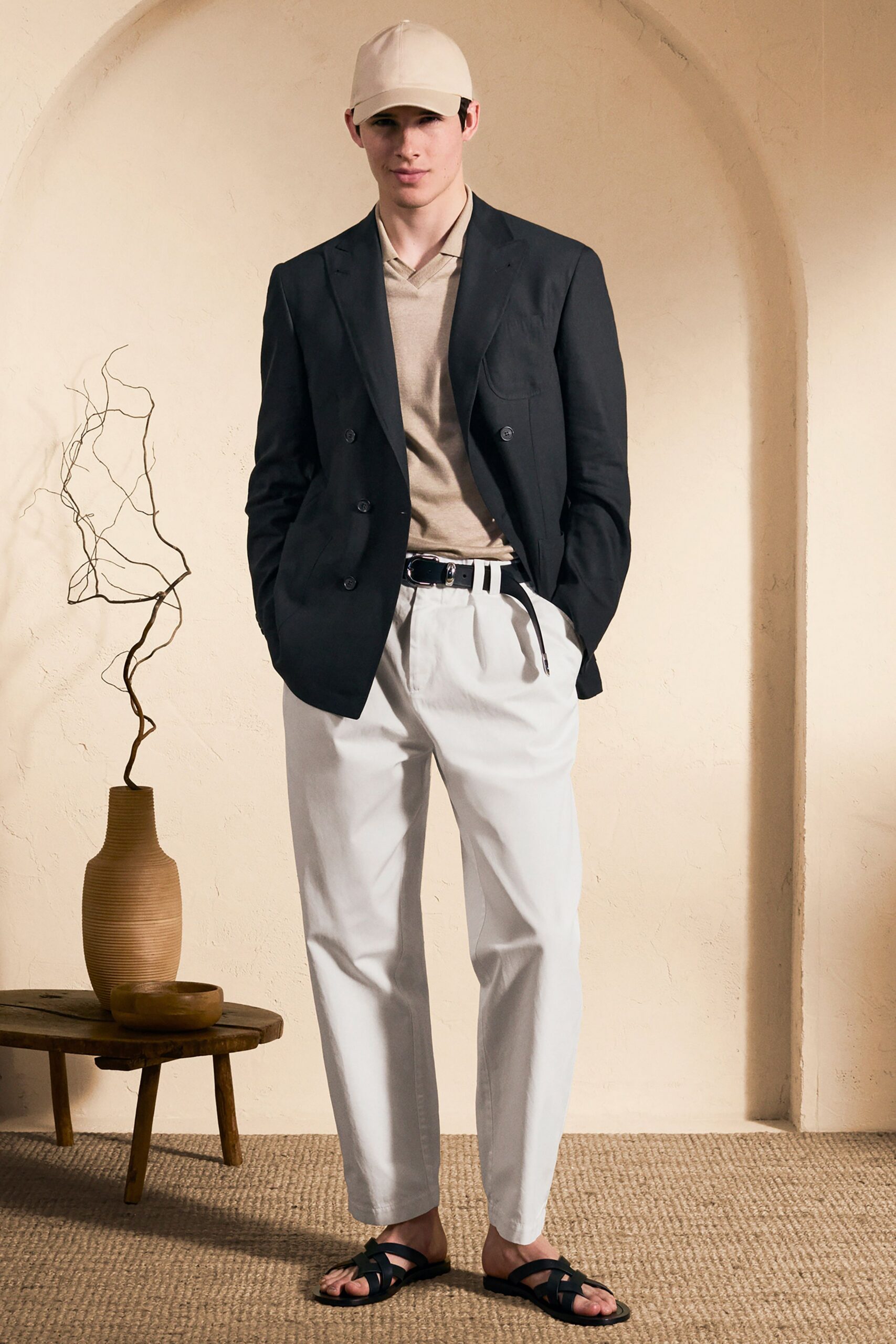 black long-sleeve double-breasted structured blazer