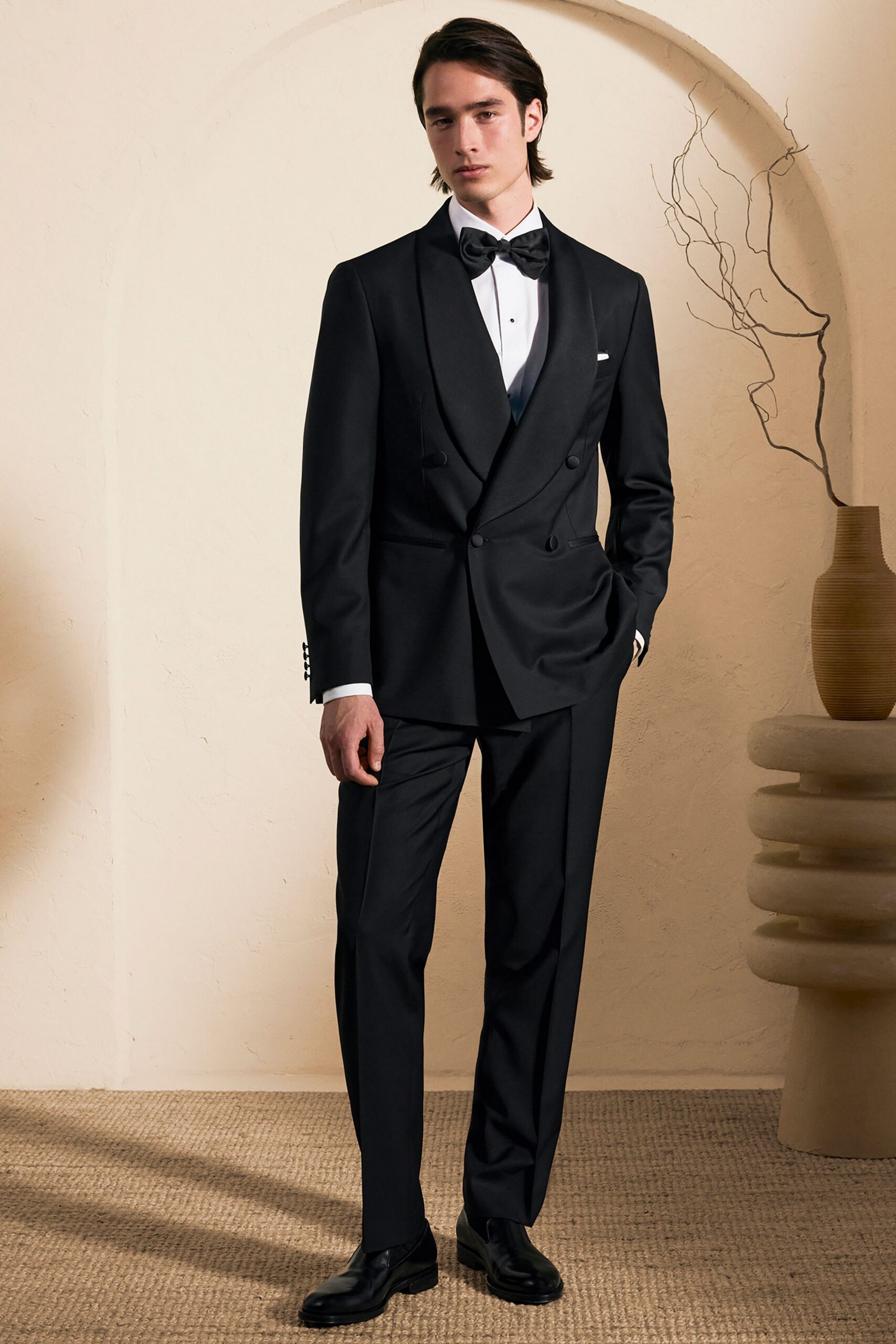 black wool long-sleeve collared tailored suit