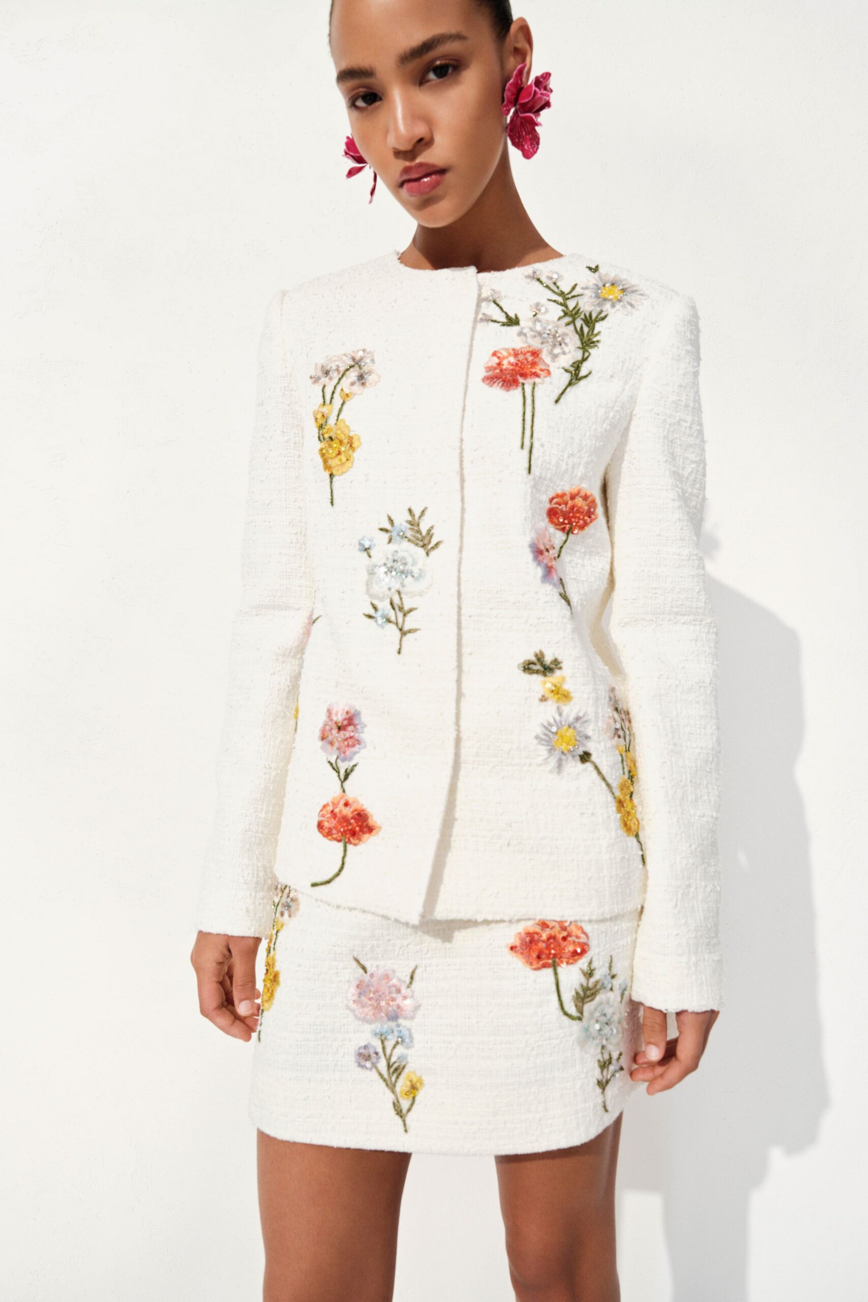 white cotton long-sleeve collared fitted embroidered blazer