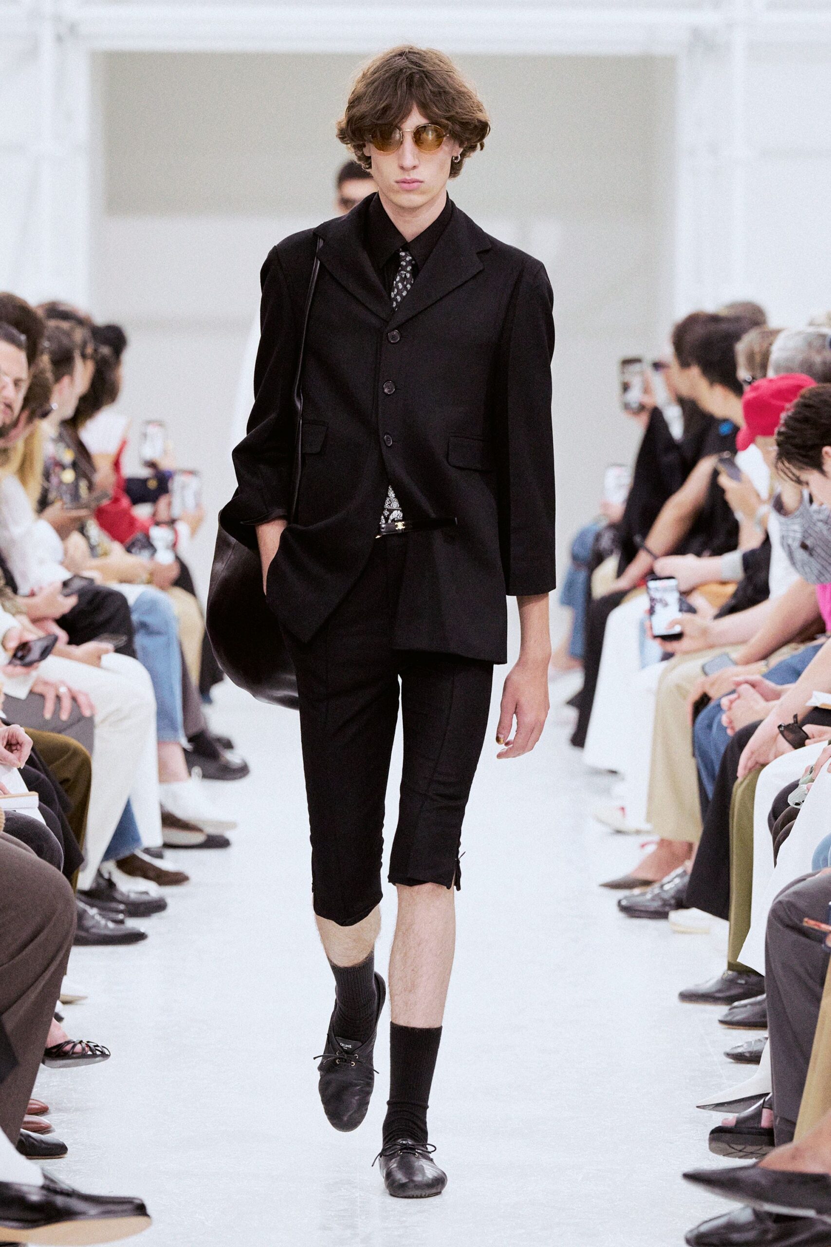 black long-sleeve collared tailored buttoned suit