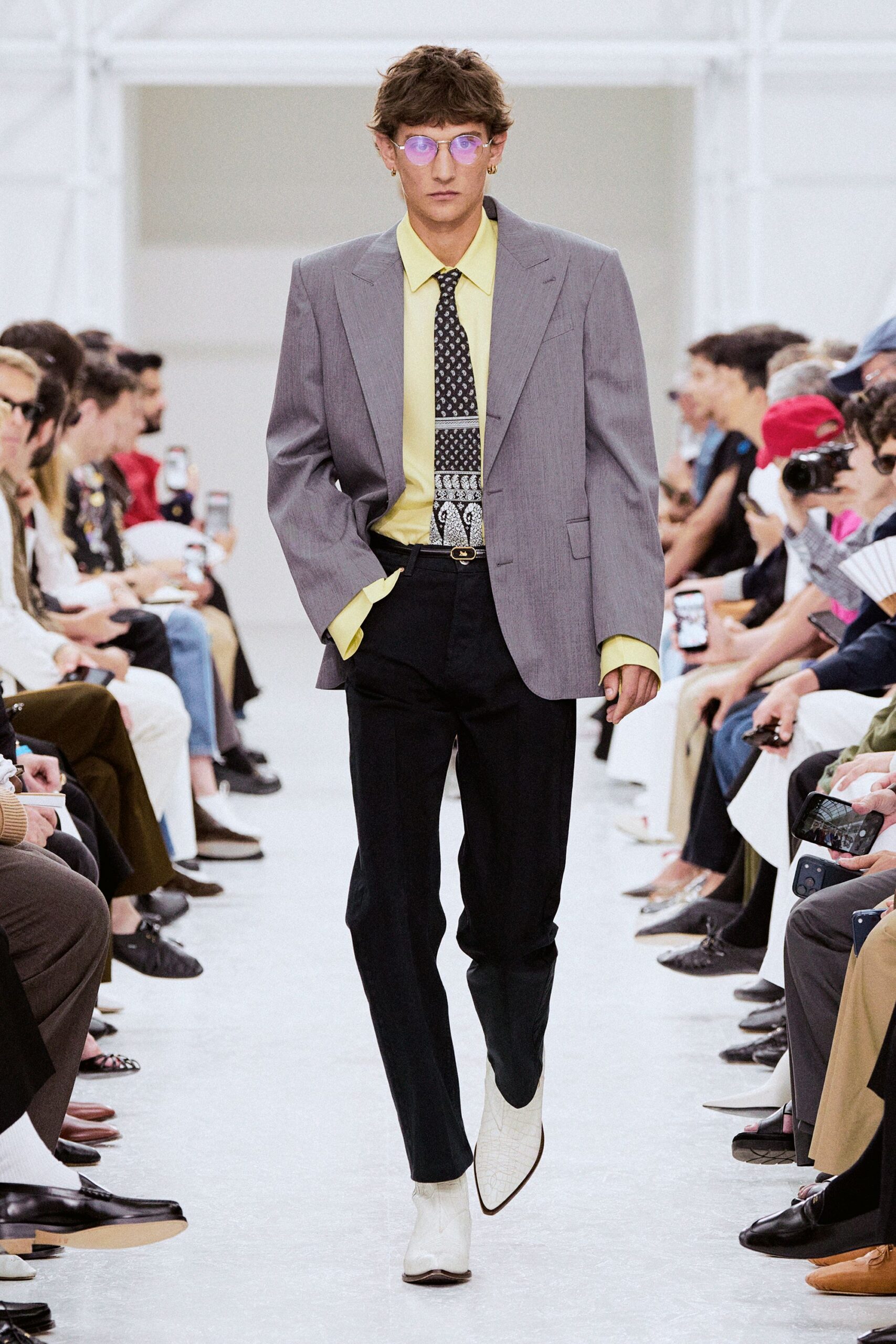 gray long-sleeve collared tailored buttoned blazer
