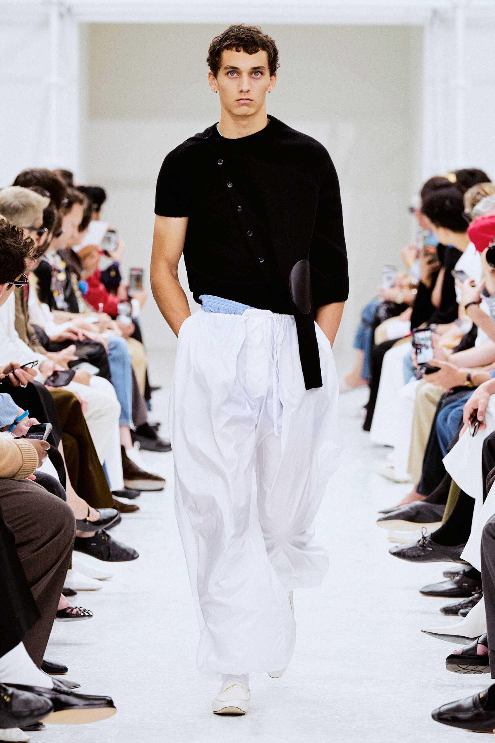 white cotton relaxed pleated pants