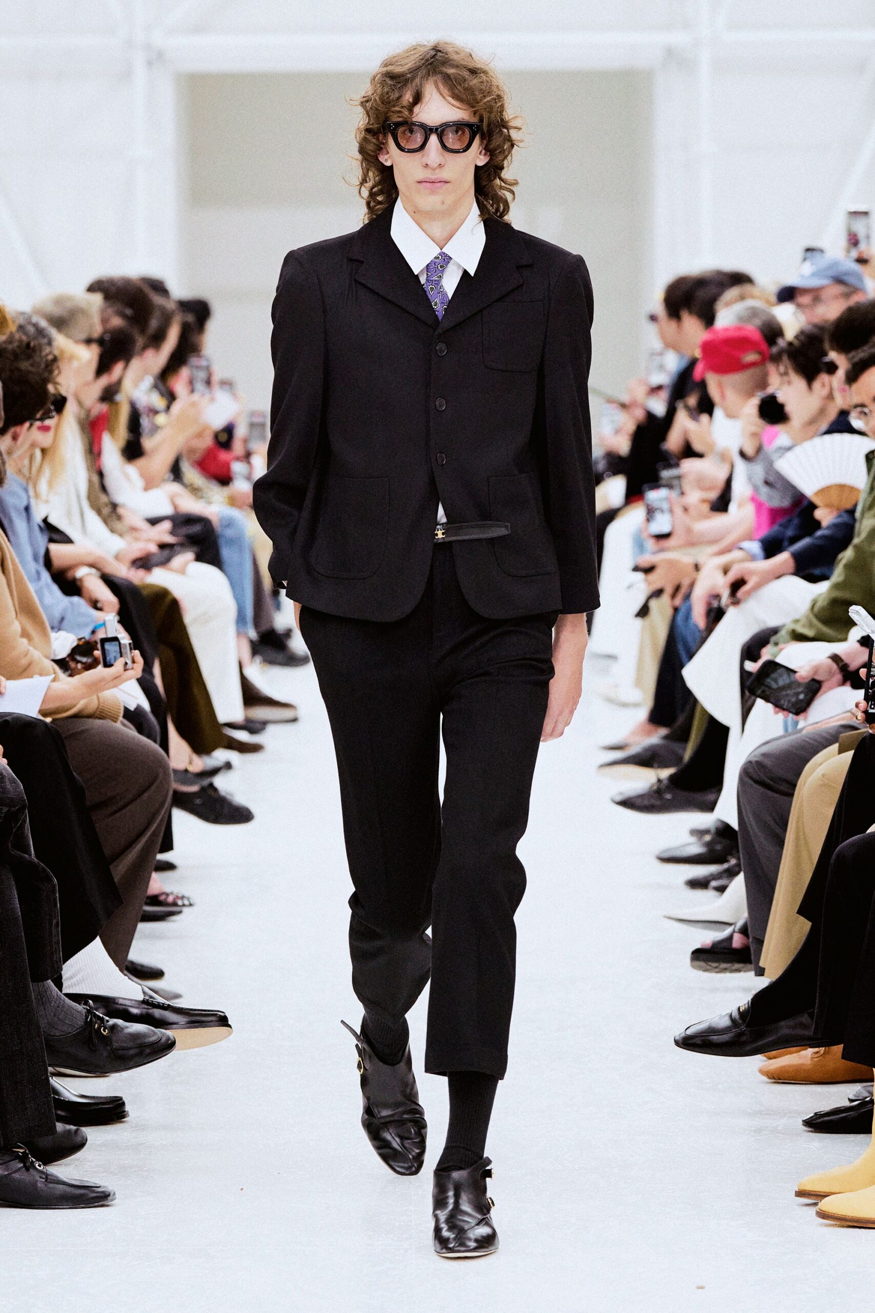 black wool long-sleeve collared tailored buttoned suit