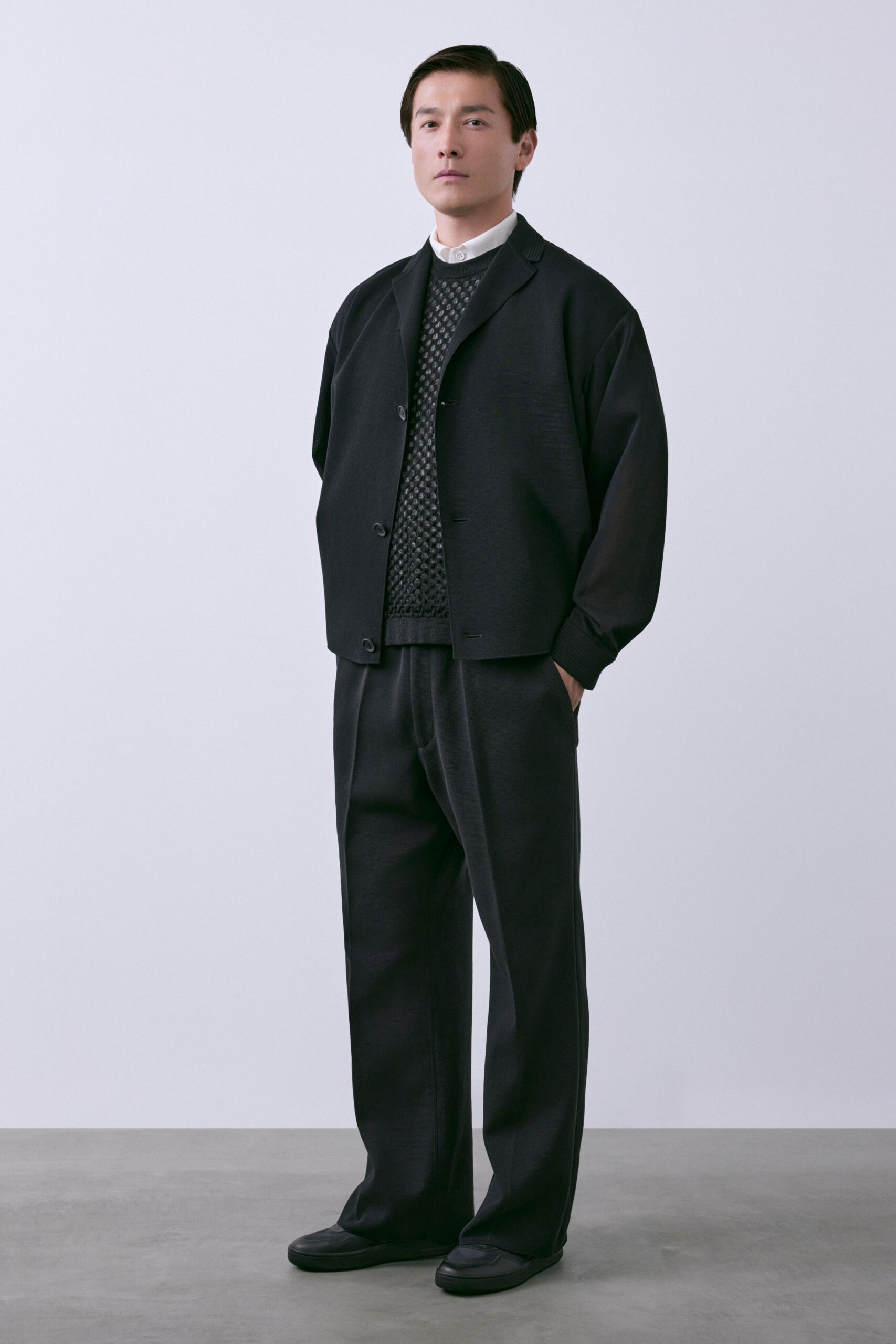 black cotton long-sleeve collared relaxed buttoned jacket