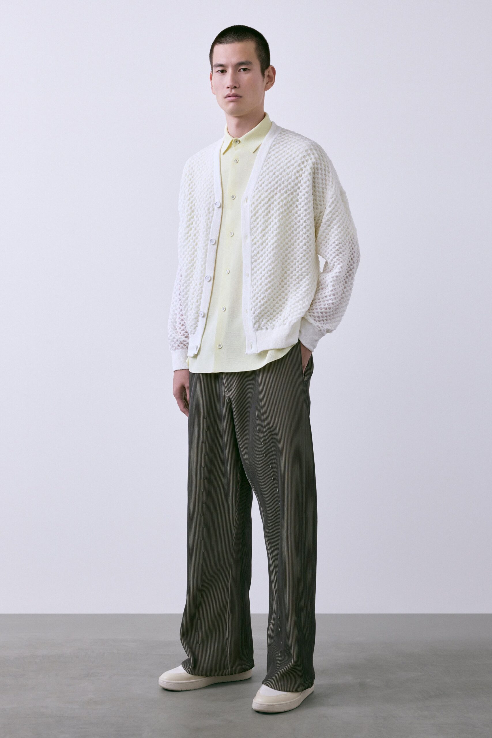 yellow cotton short-sleeve collared fitted shirt