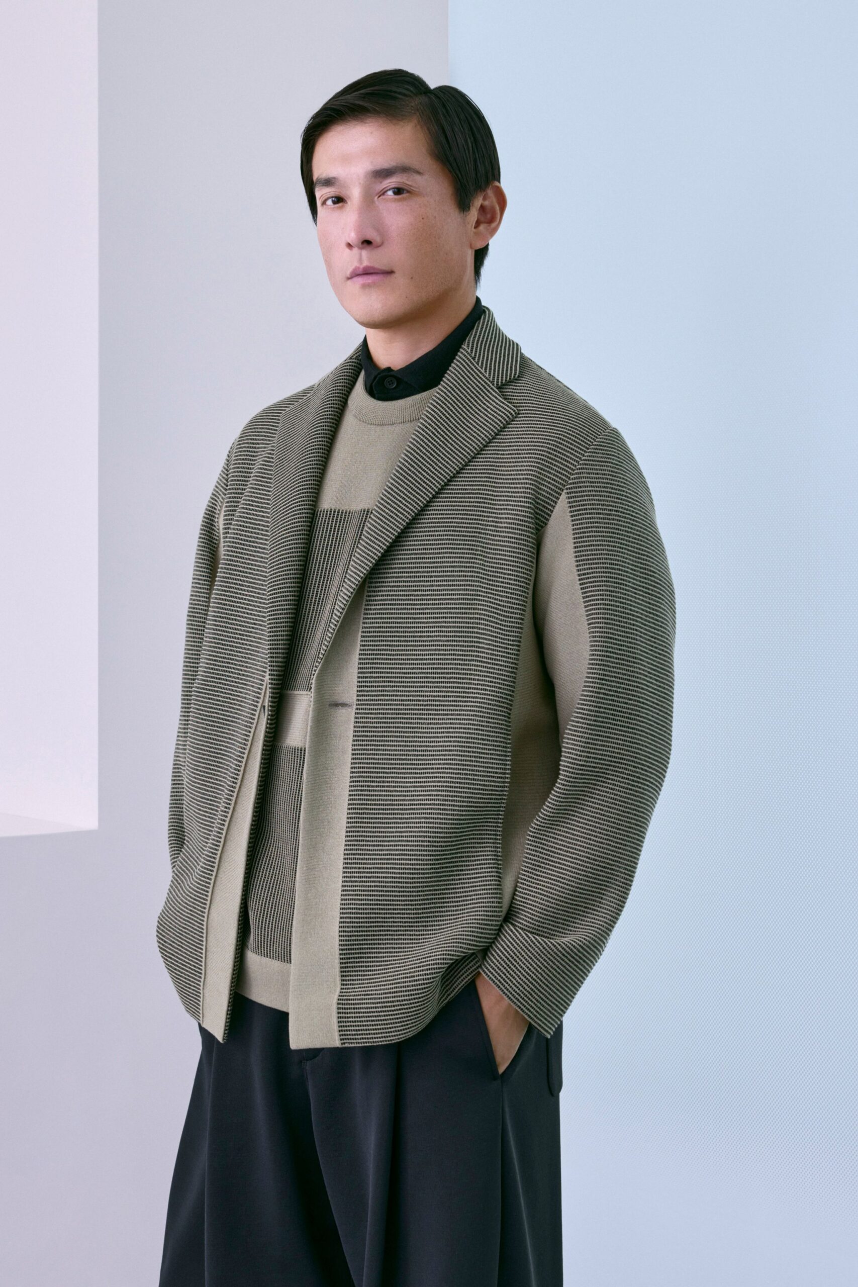 black cotton long-sleeve collared fitted top