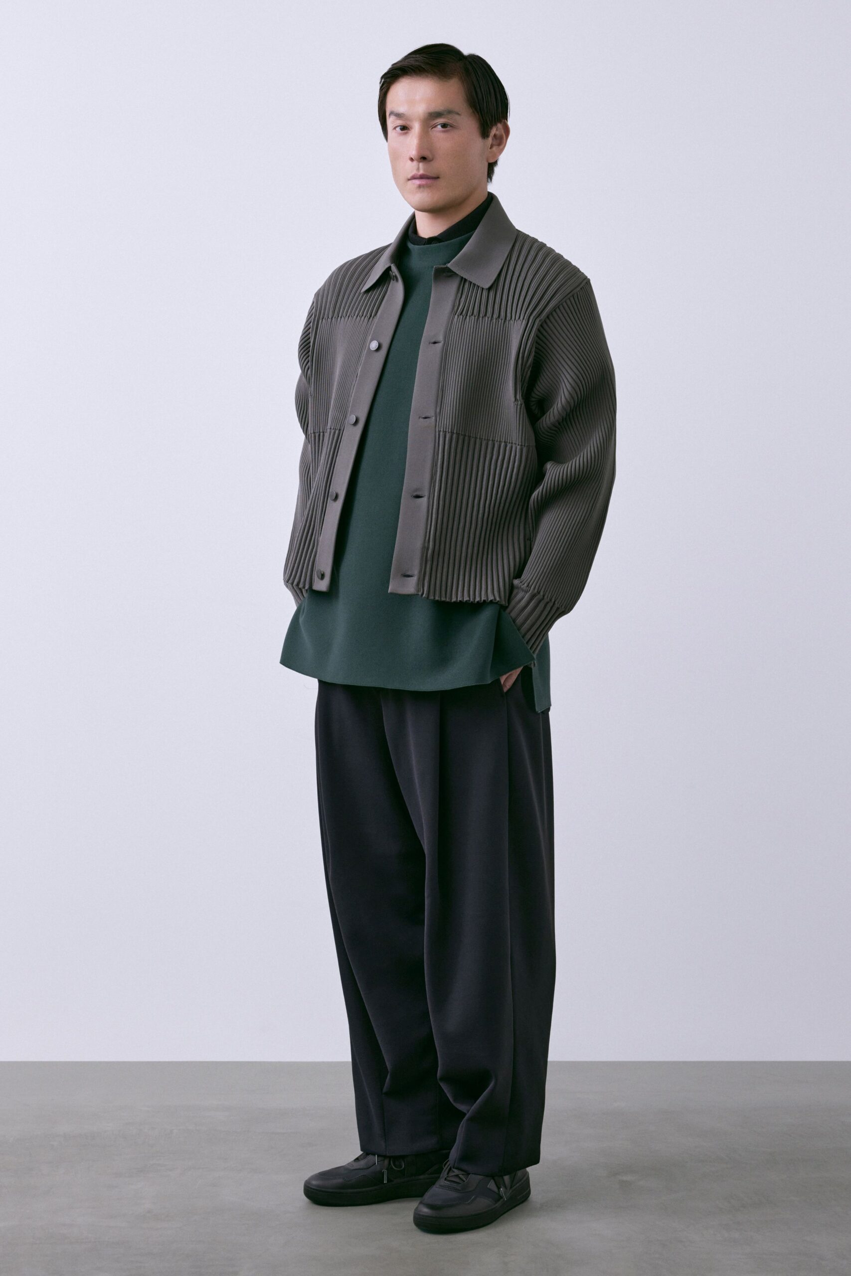 green cotton short-sleeve fitted top