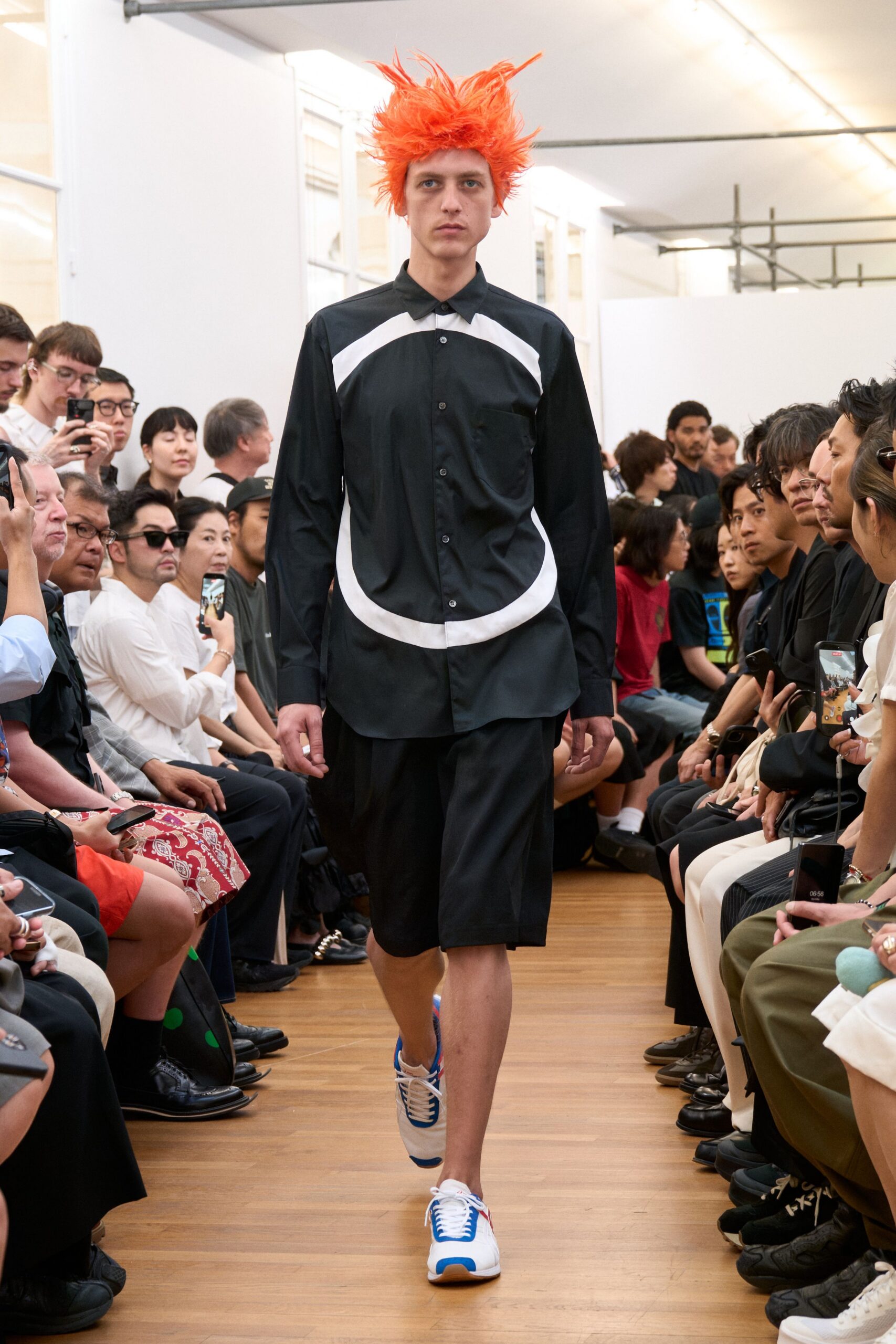 black relaxed straight-leg short shorts