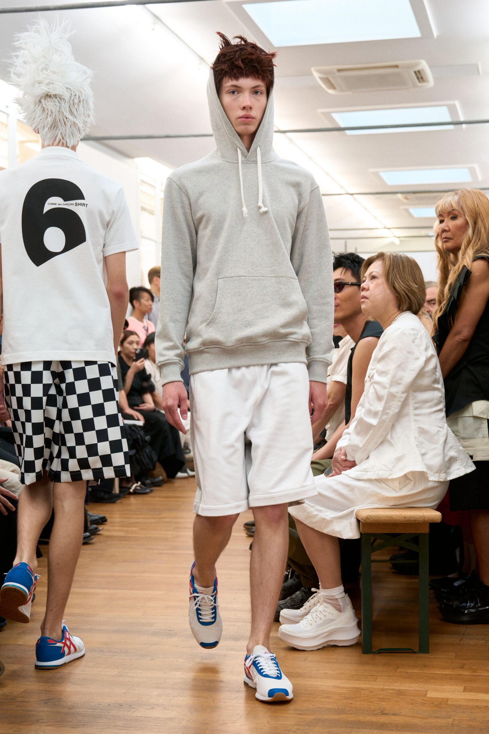 gray cotton long-sleeve hooded relaxed hoodie