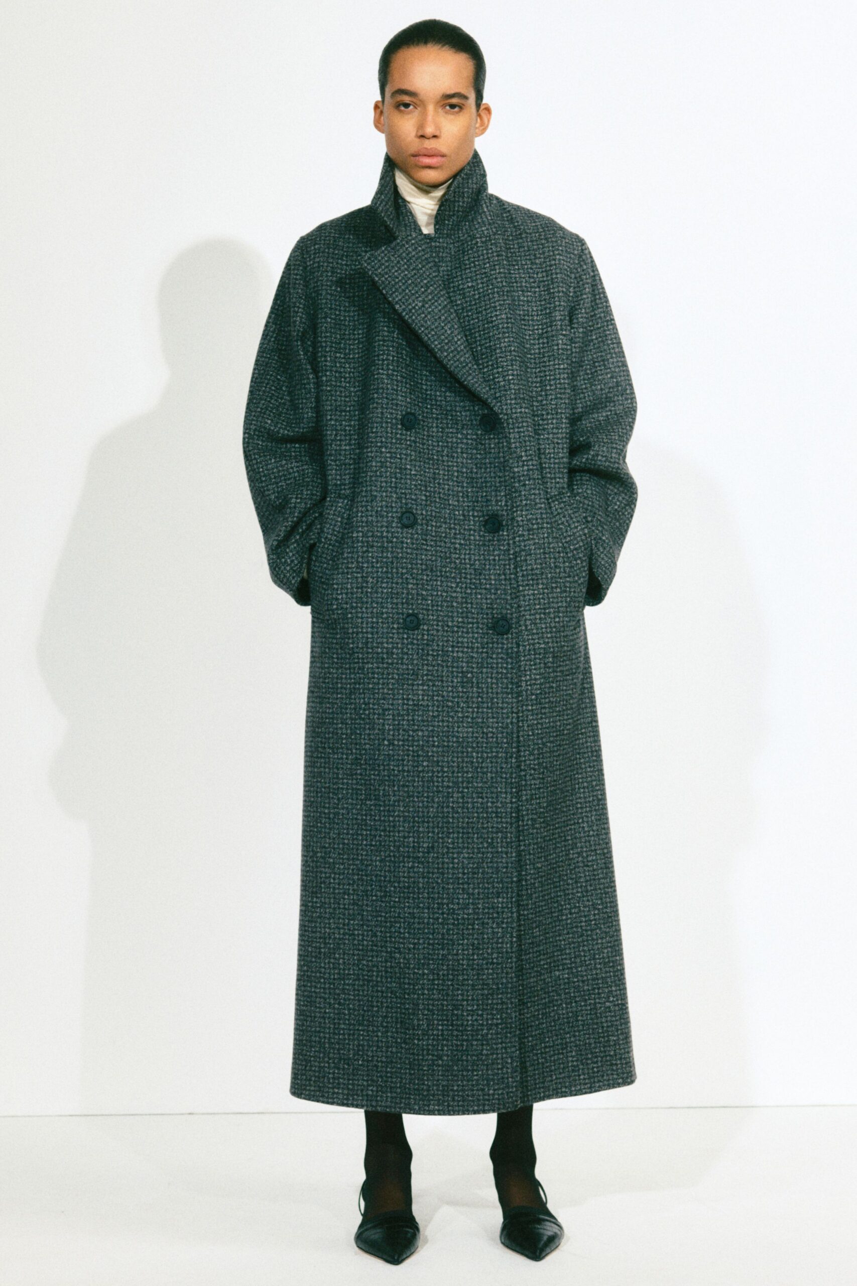 gray oversized wool coat with black shoes