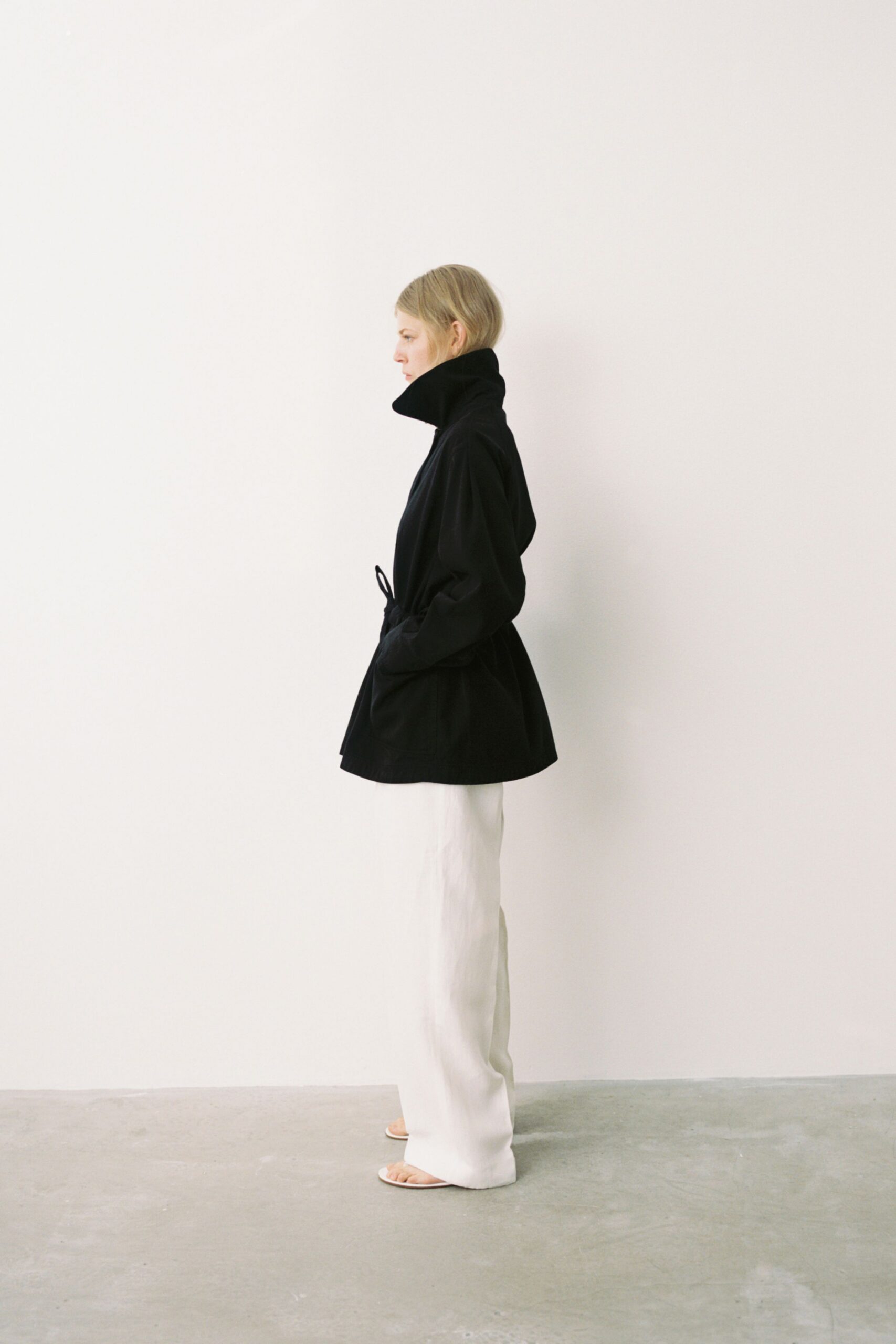 black cotton long-sleeve collared relaxed zippered jacket