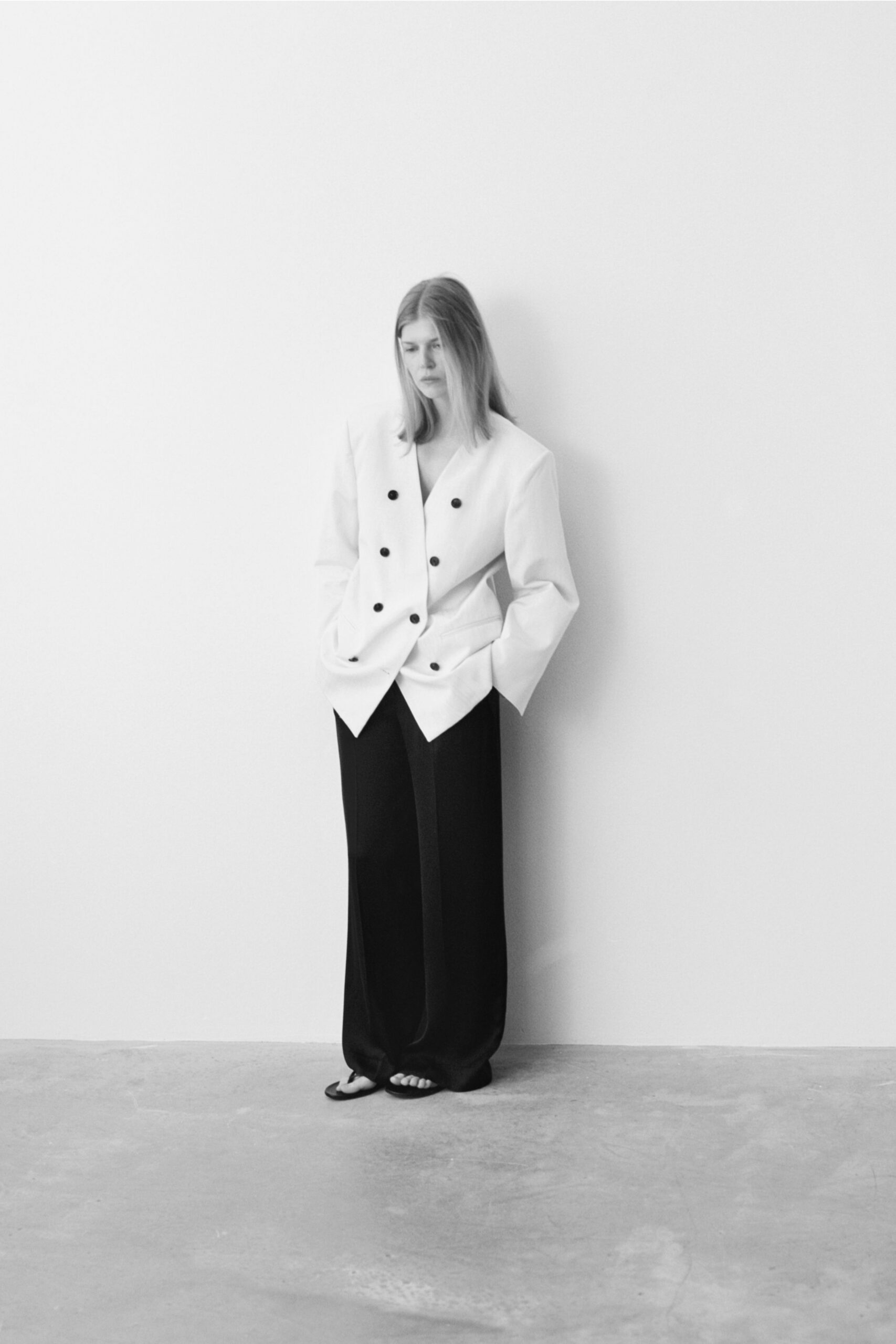white cotton long-sleeve collared oversized jacket