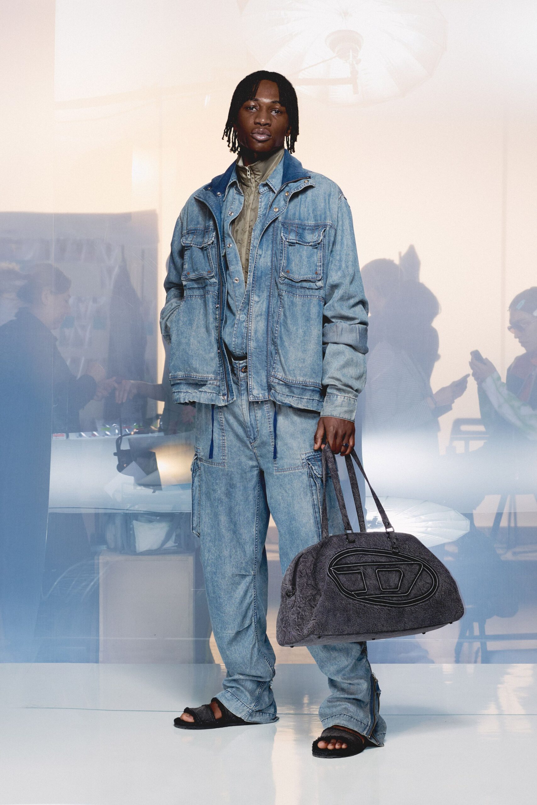 blue denim long-sleeve collared relaxed buttoned pockets jacket