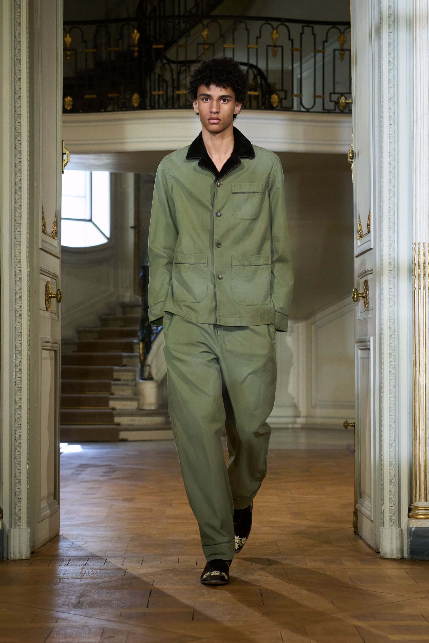 green cotton long-sleeve collared relaxed jacket