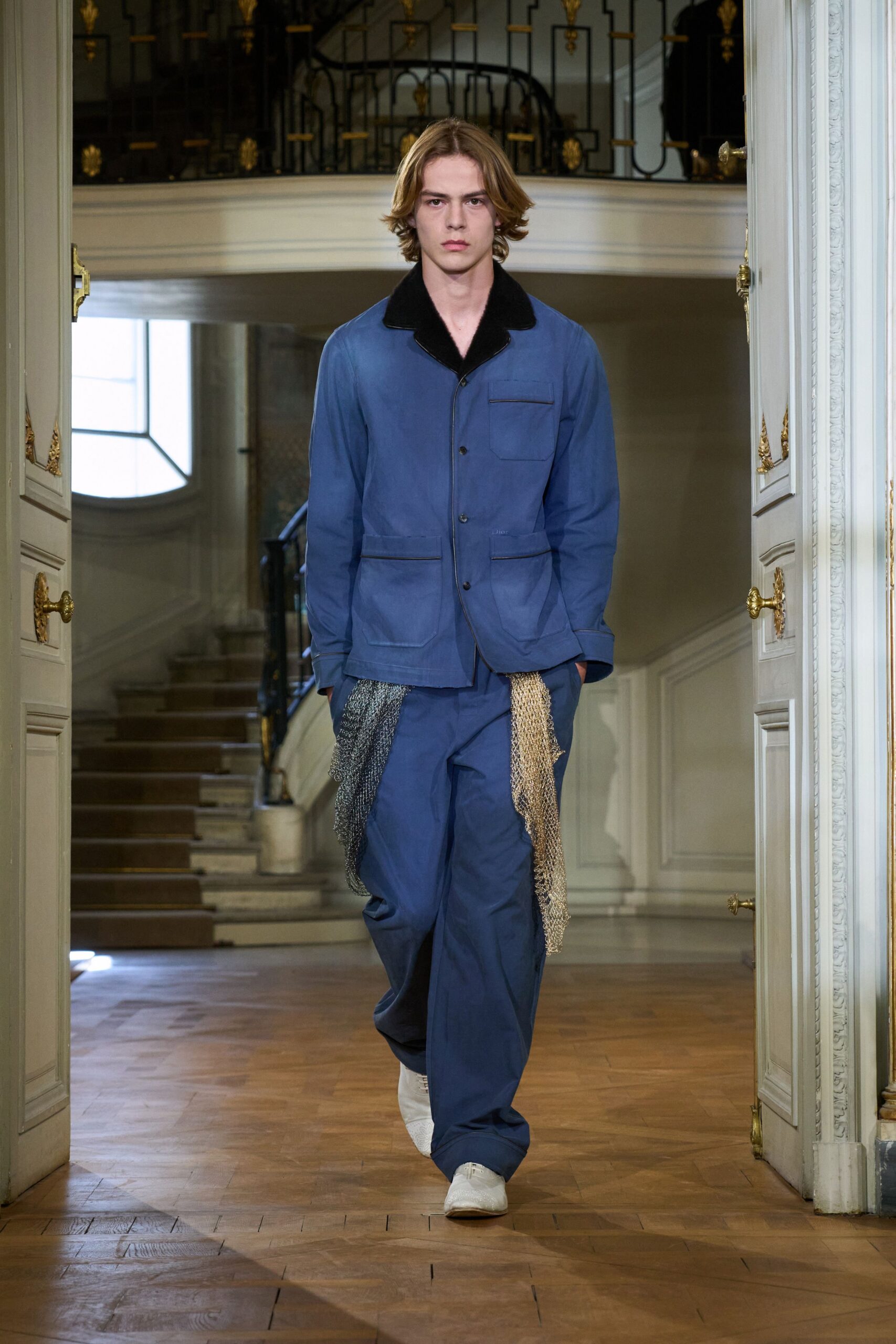 blue cotton long-sleeve collared relaxed buttoned jacket