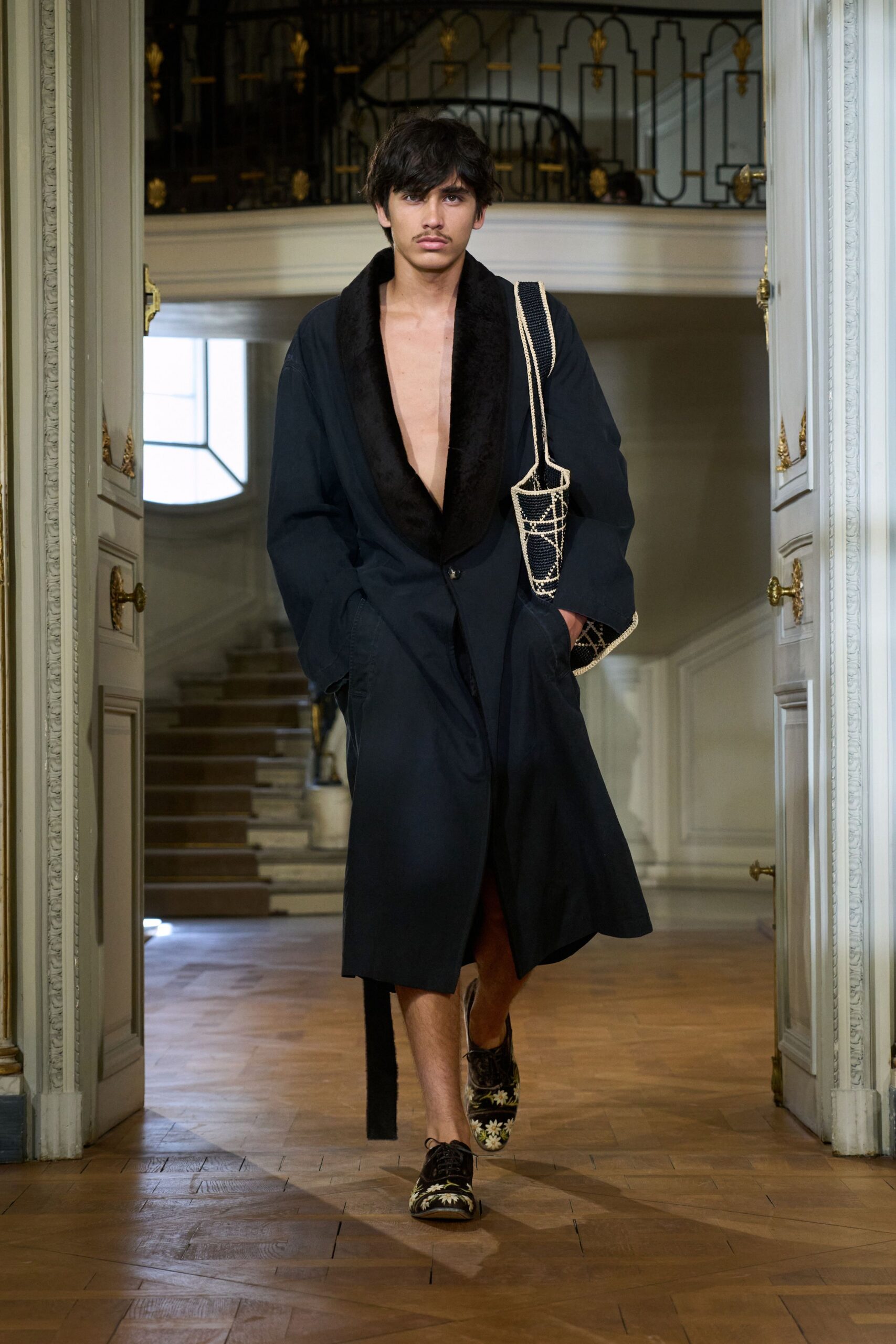 black wool long-sleeve collared relaxed belted coat