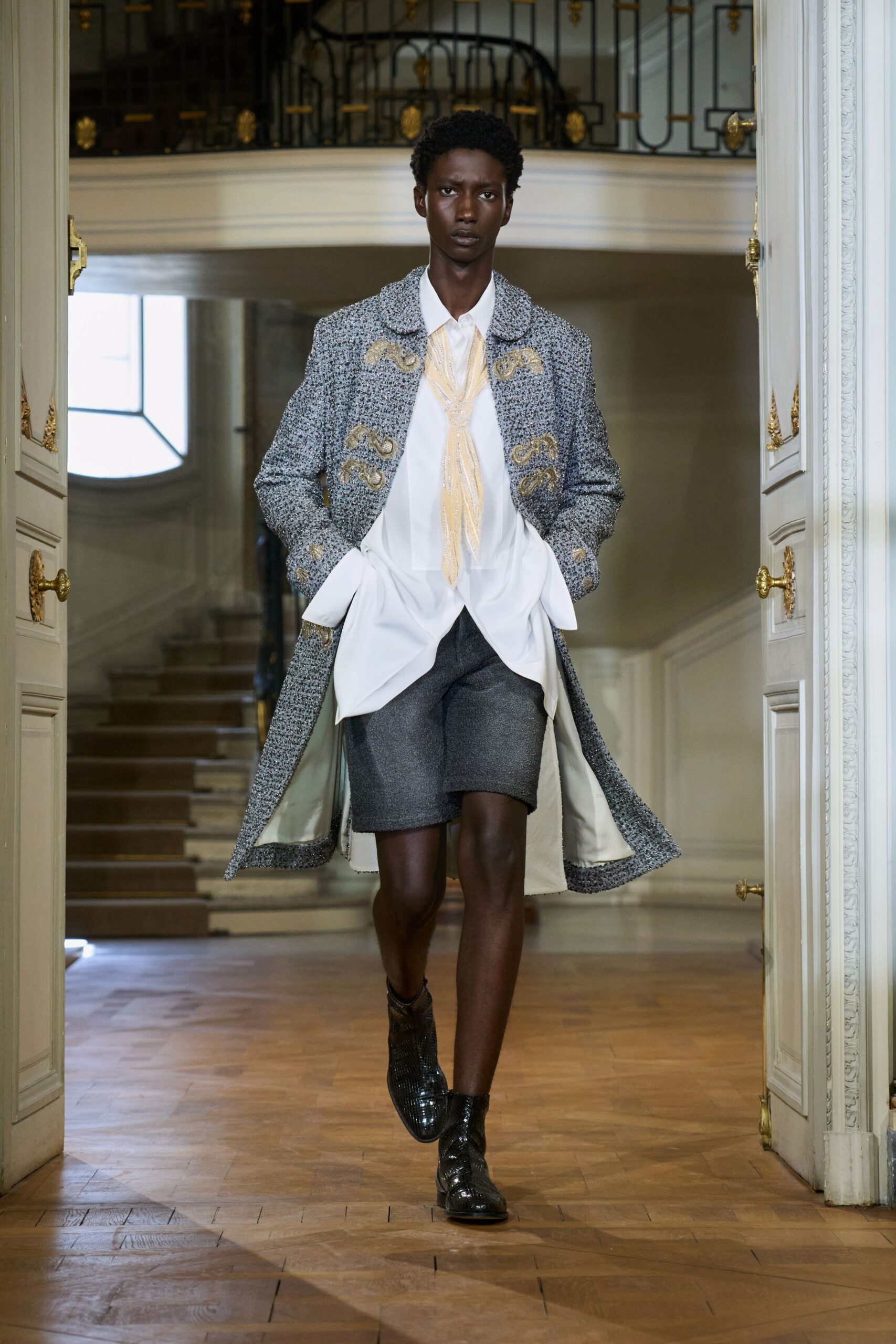 gray tweed long-sleeve collared relaxed buttoned embroidered coat