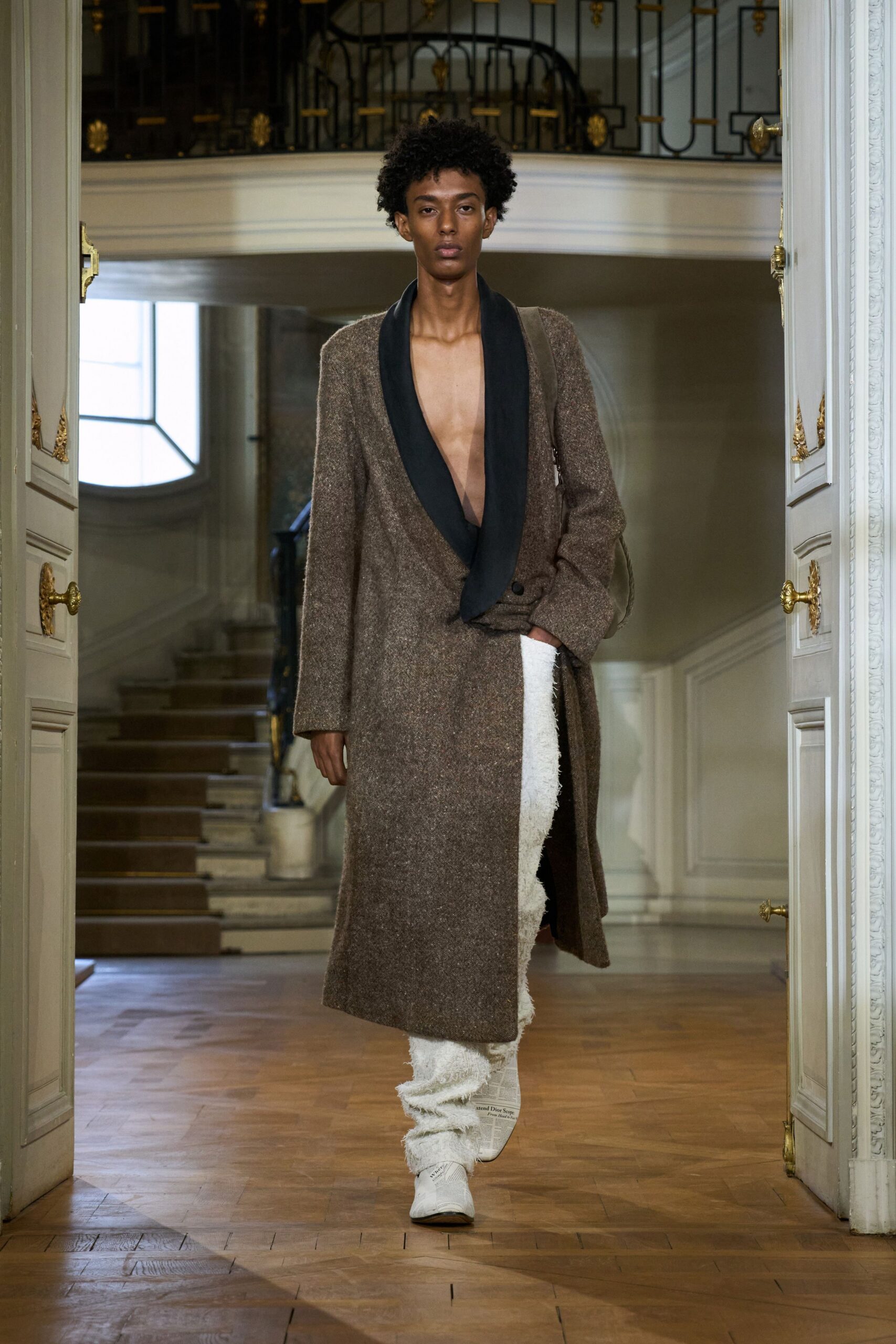 brown wool long-sleeve collared relaxed buttoned coat
