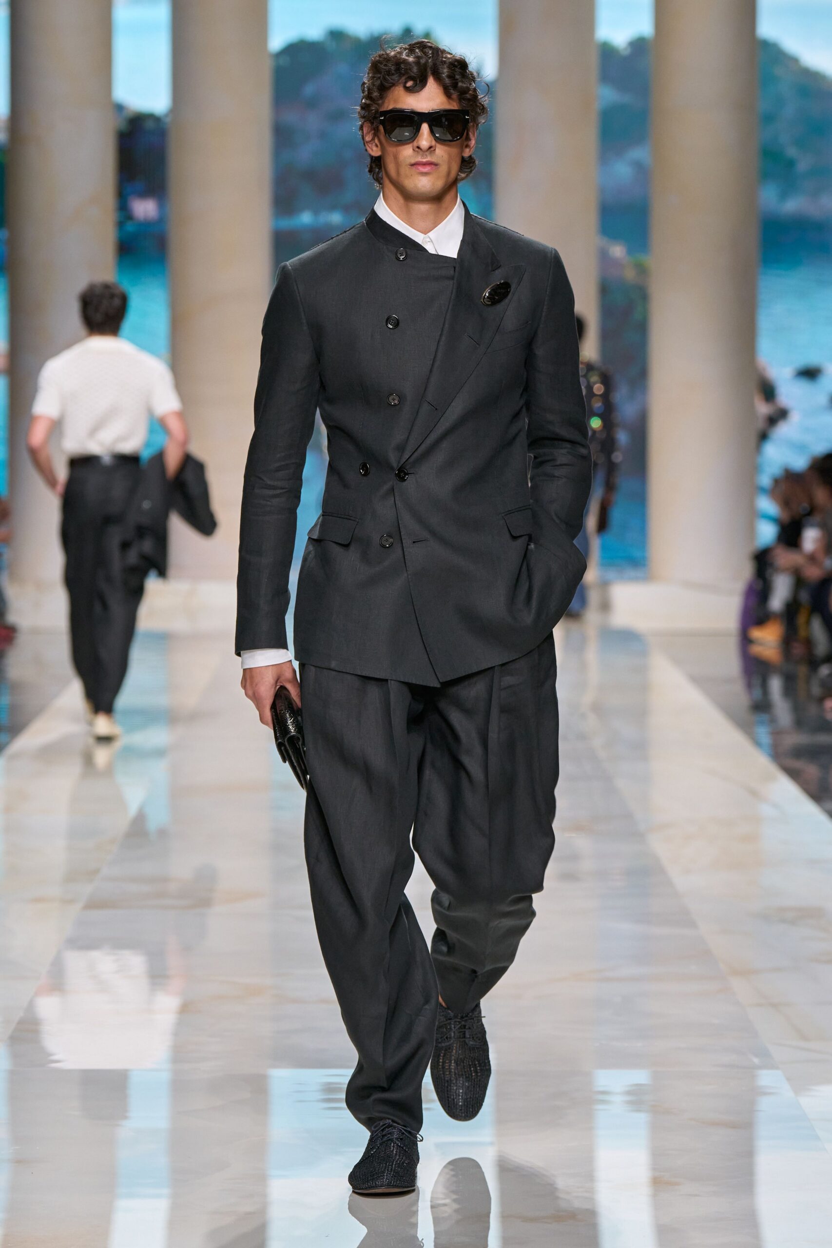 black wool long-sleeve collared tailored buttoned suit