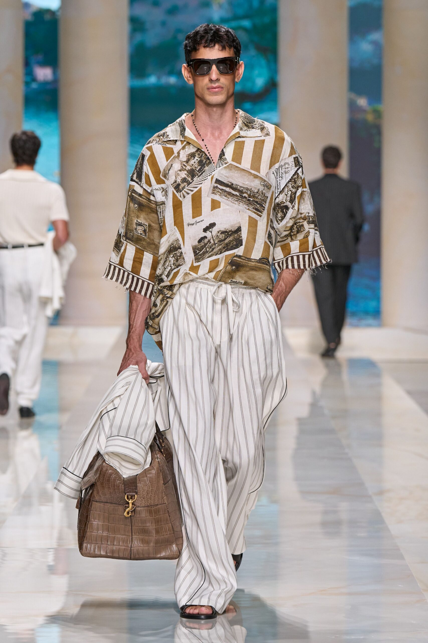 brown printed short-sleeve shirt