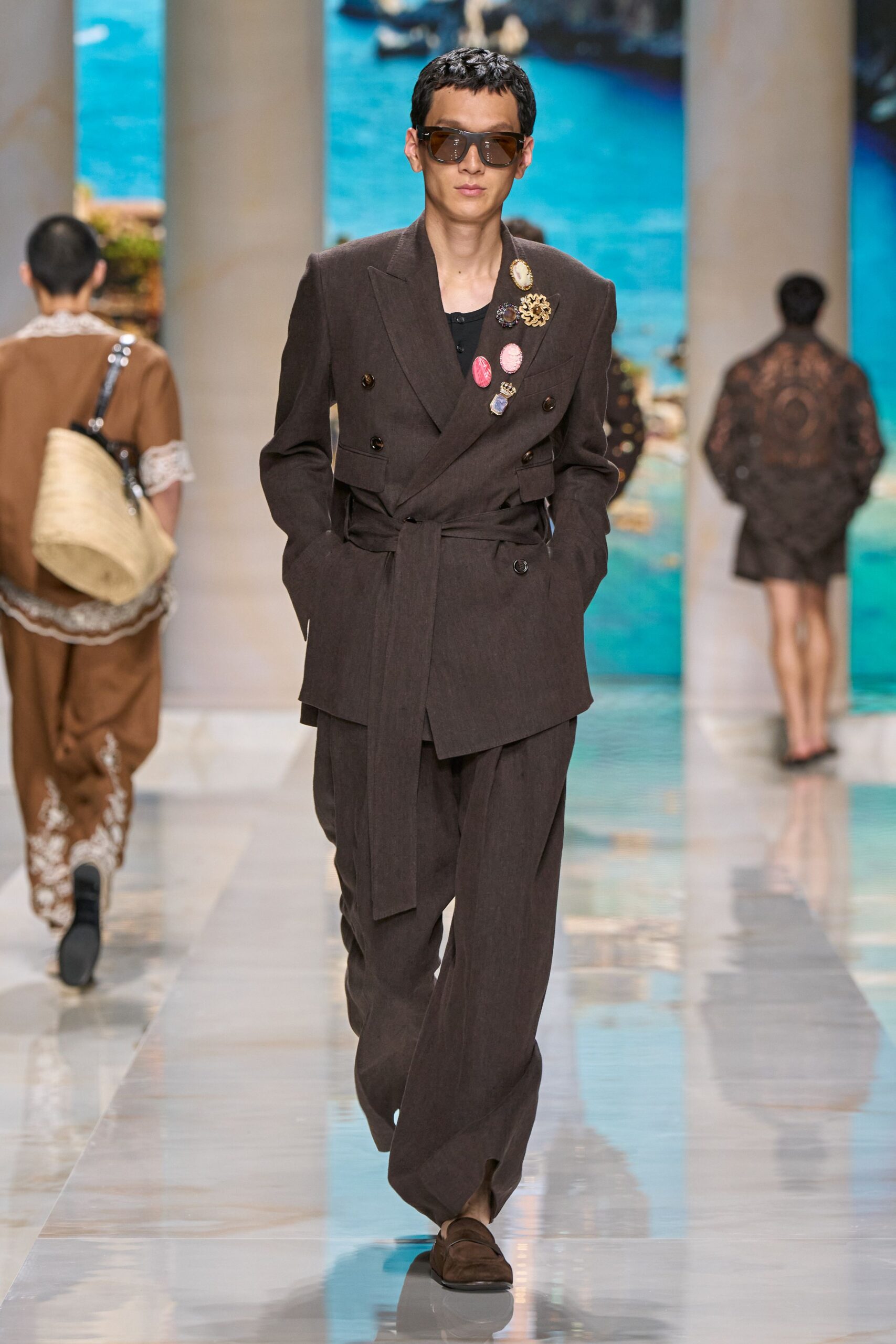 brown linen long-sleeve collared relaxed buttoned suit