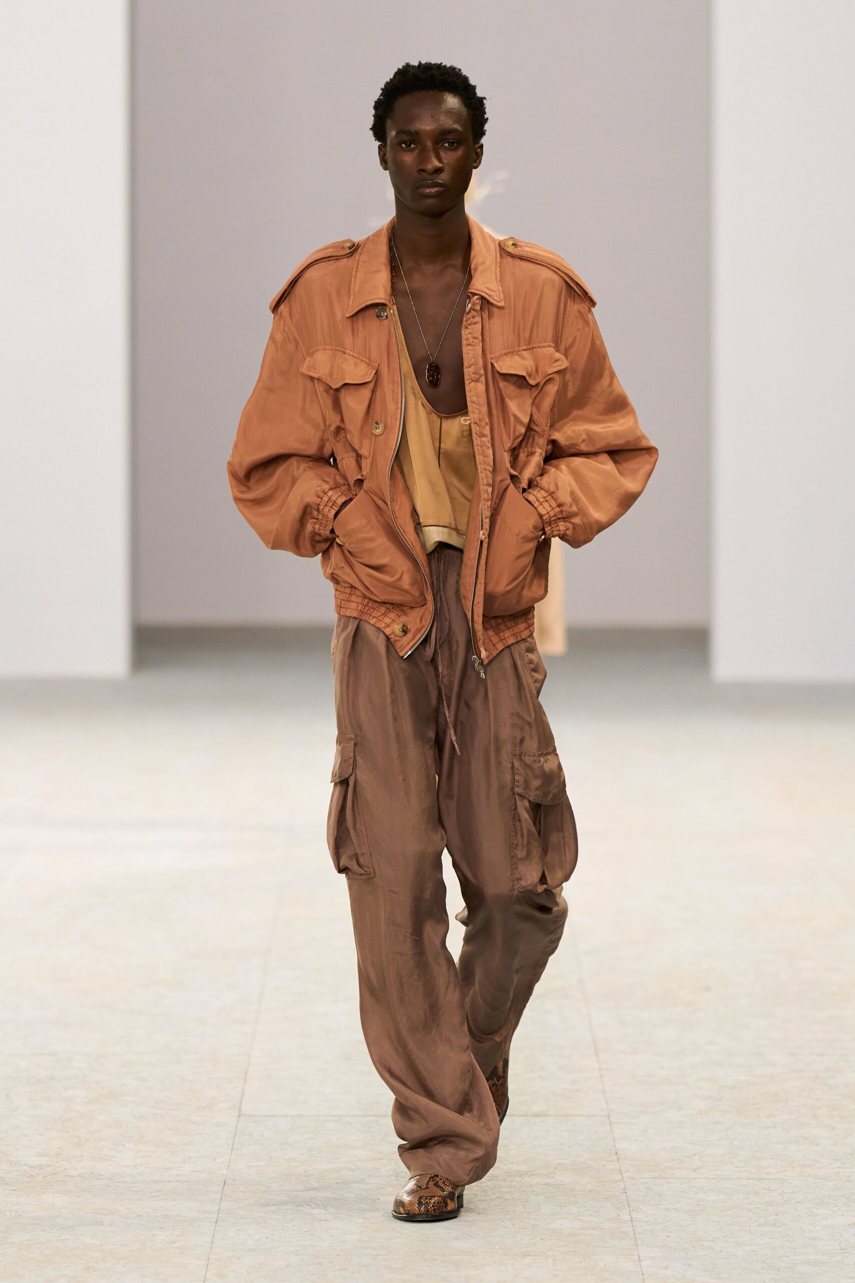 brown cotton long-sleeve collared relaxed zippered pockets jacket