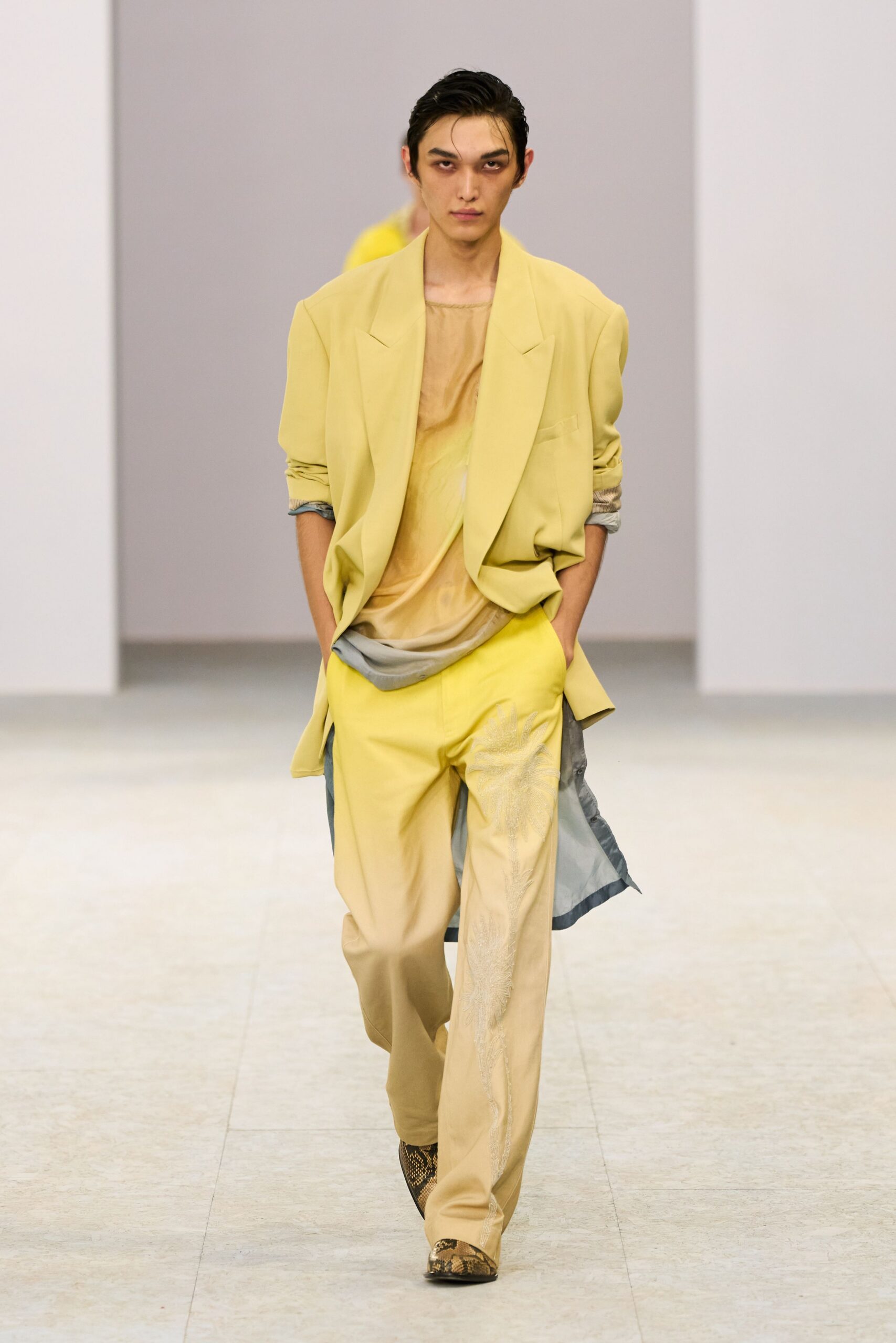 yellow long-sleeve collared relaxed blazer