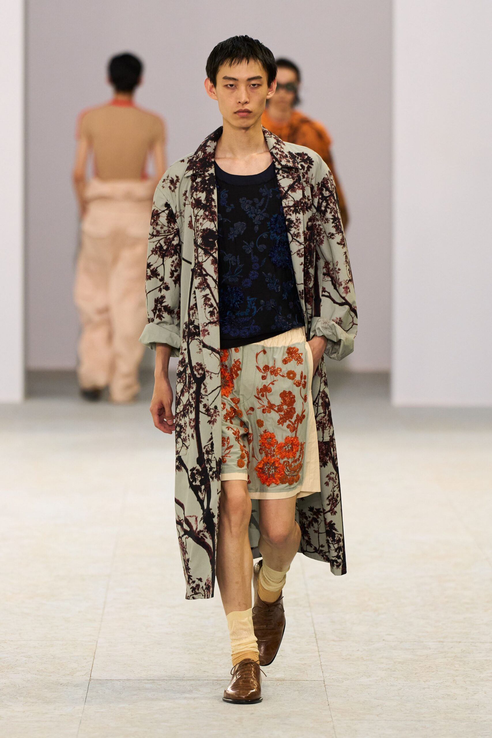 beige cotton long-sleeve relaxed printed coat