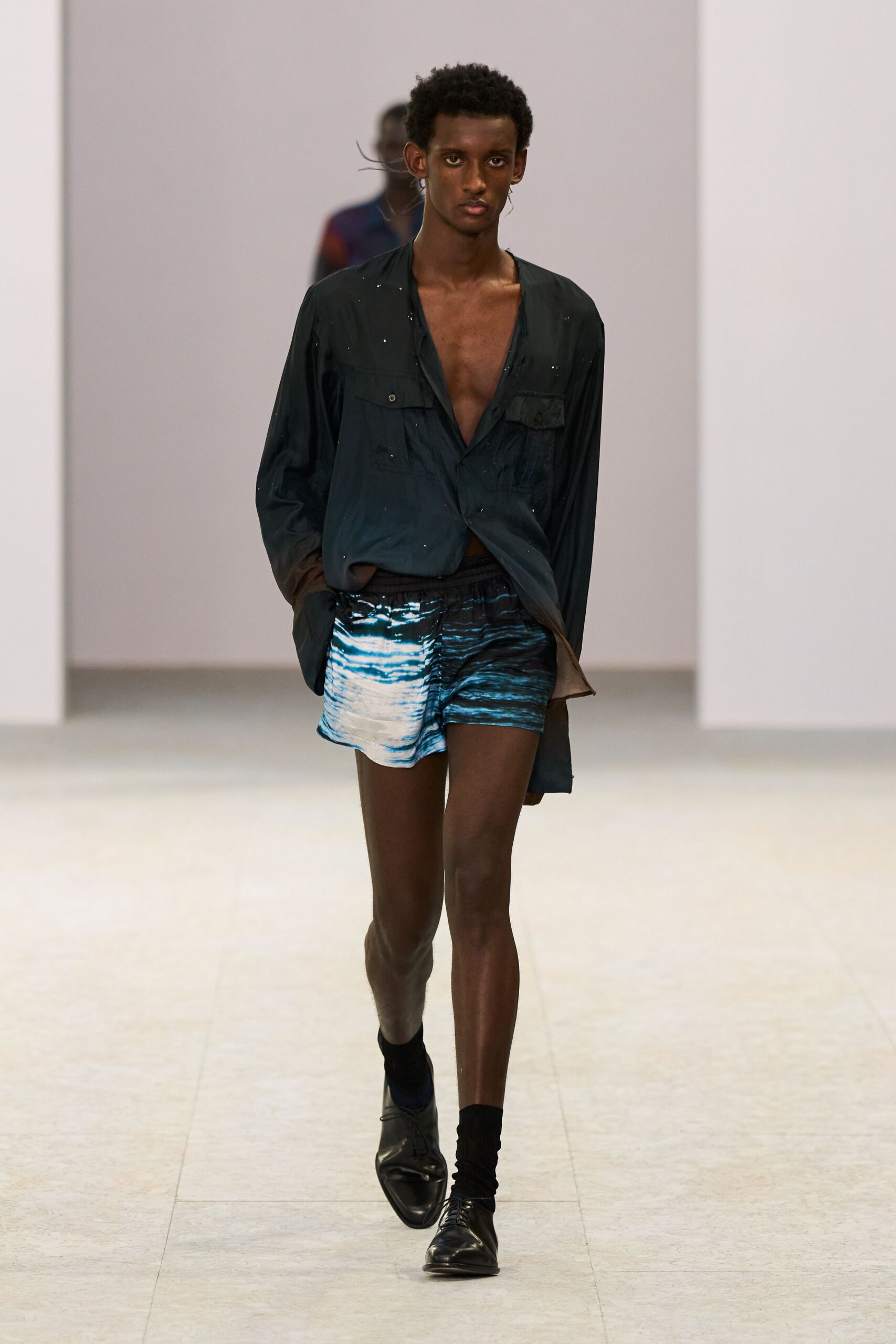 blue cotton fitted printed short shorts
