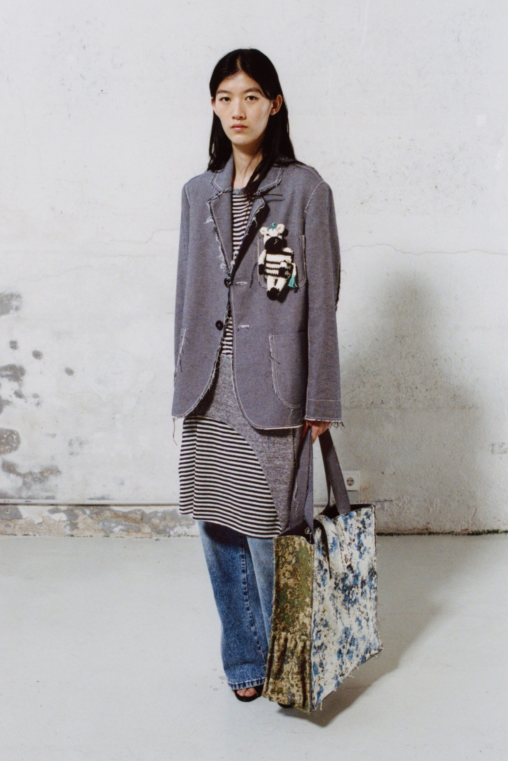 gray cotton long-sleeve collared structured buttoned blazer