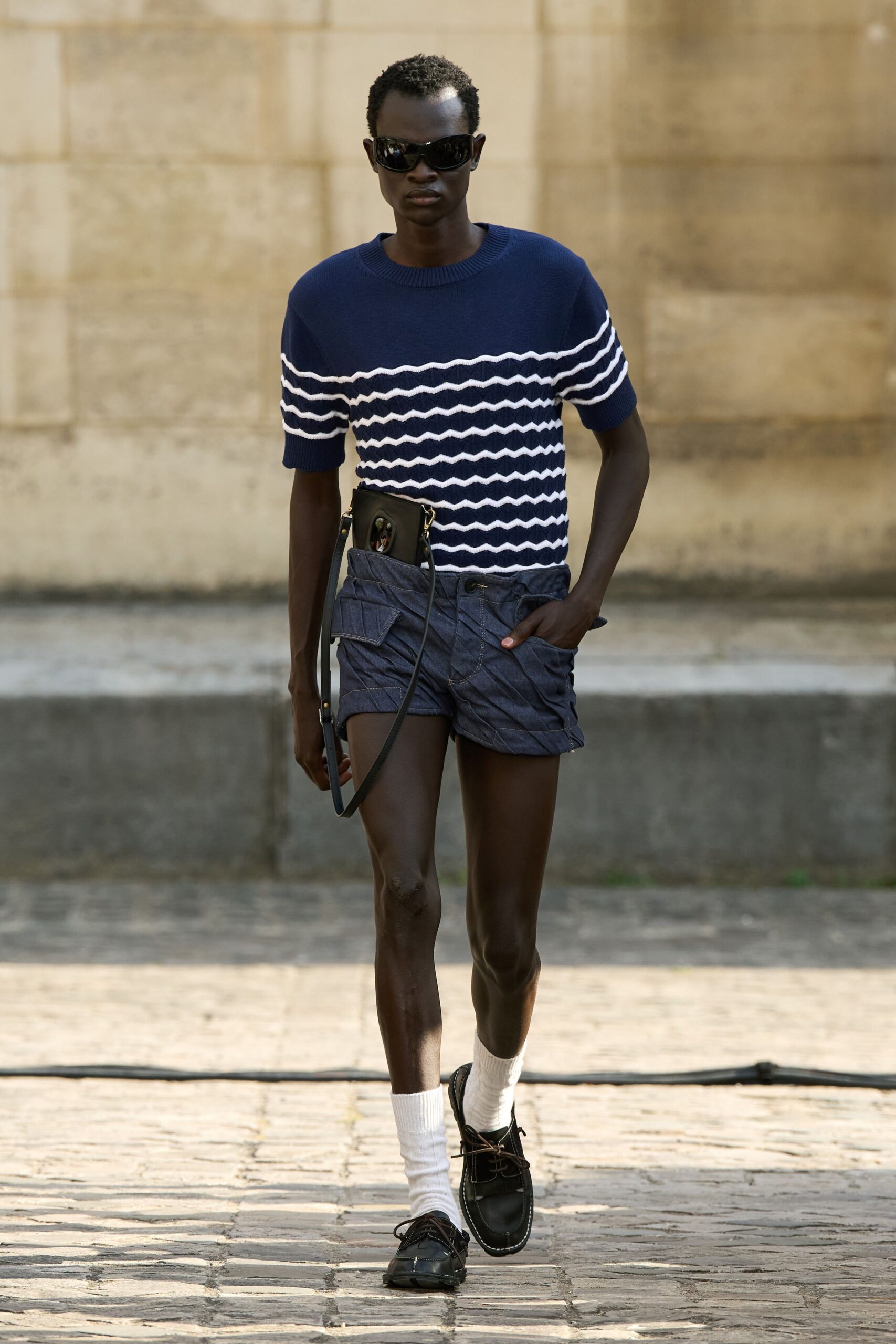 blue cotton short-sleeve collared fitted striped top