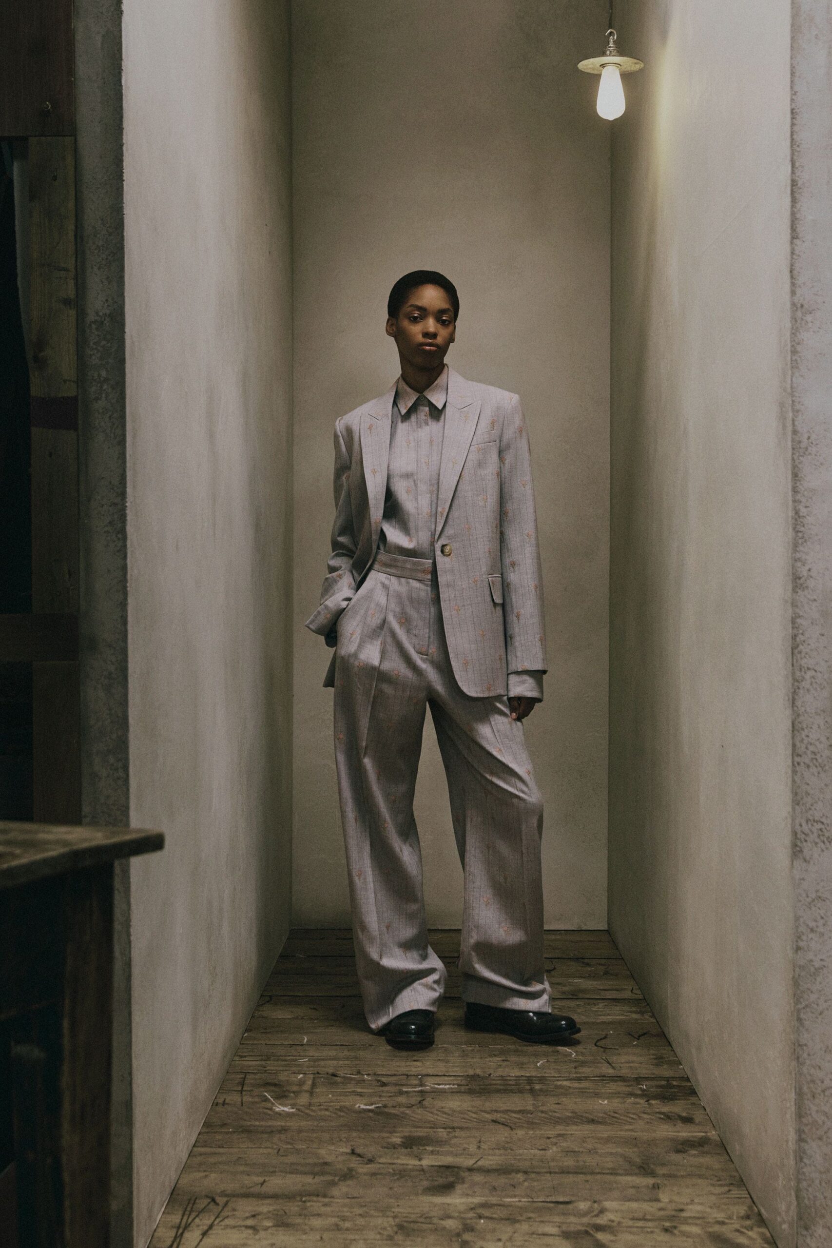 gray cotton long-sleeve collared tailored striped buttoned suit