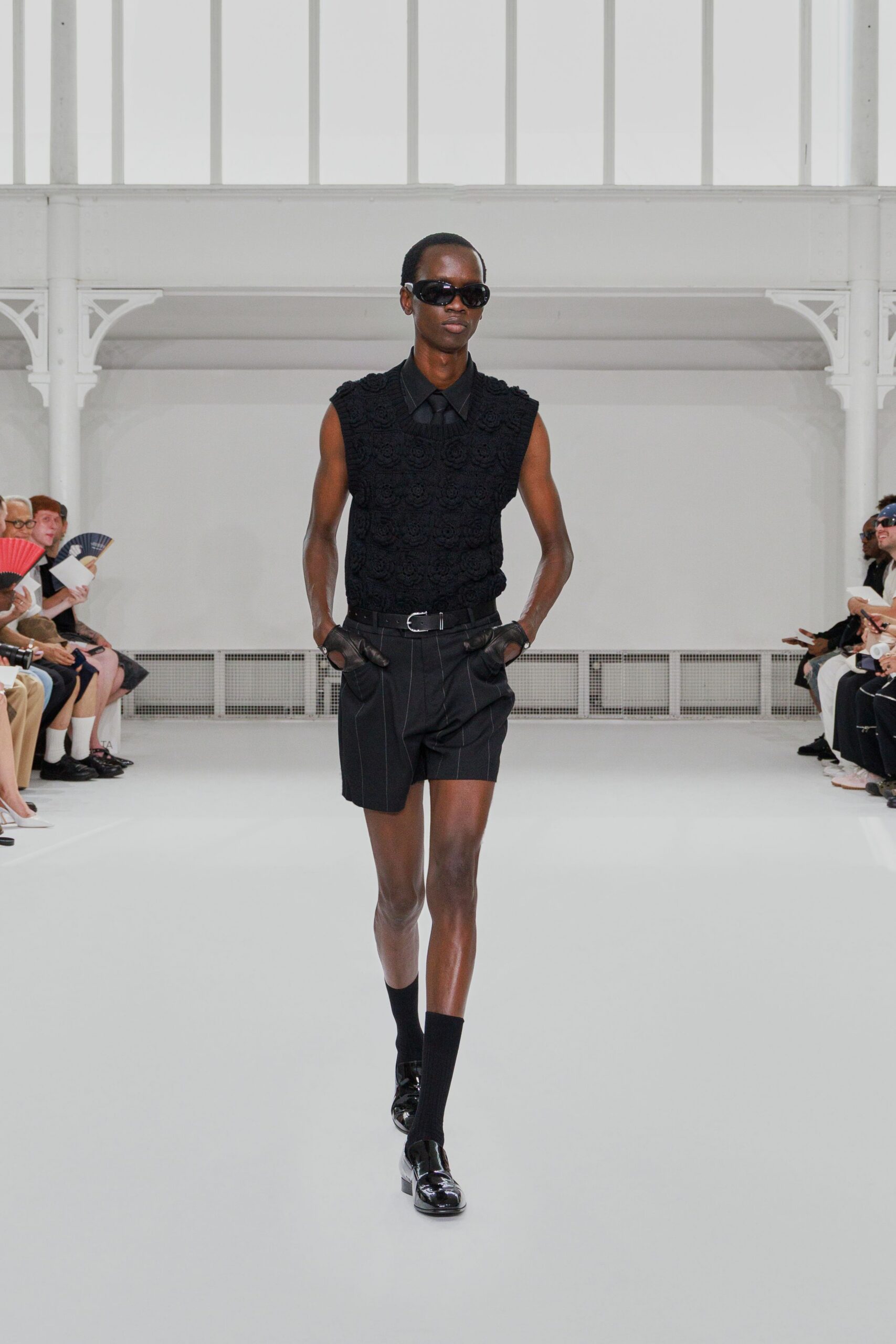black cotton tailored pleated short shorts