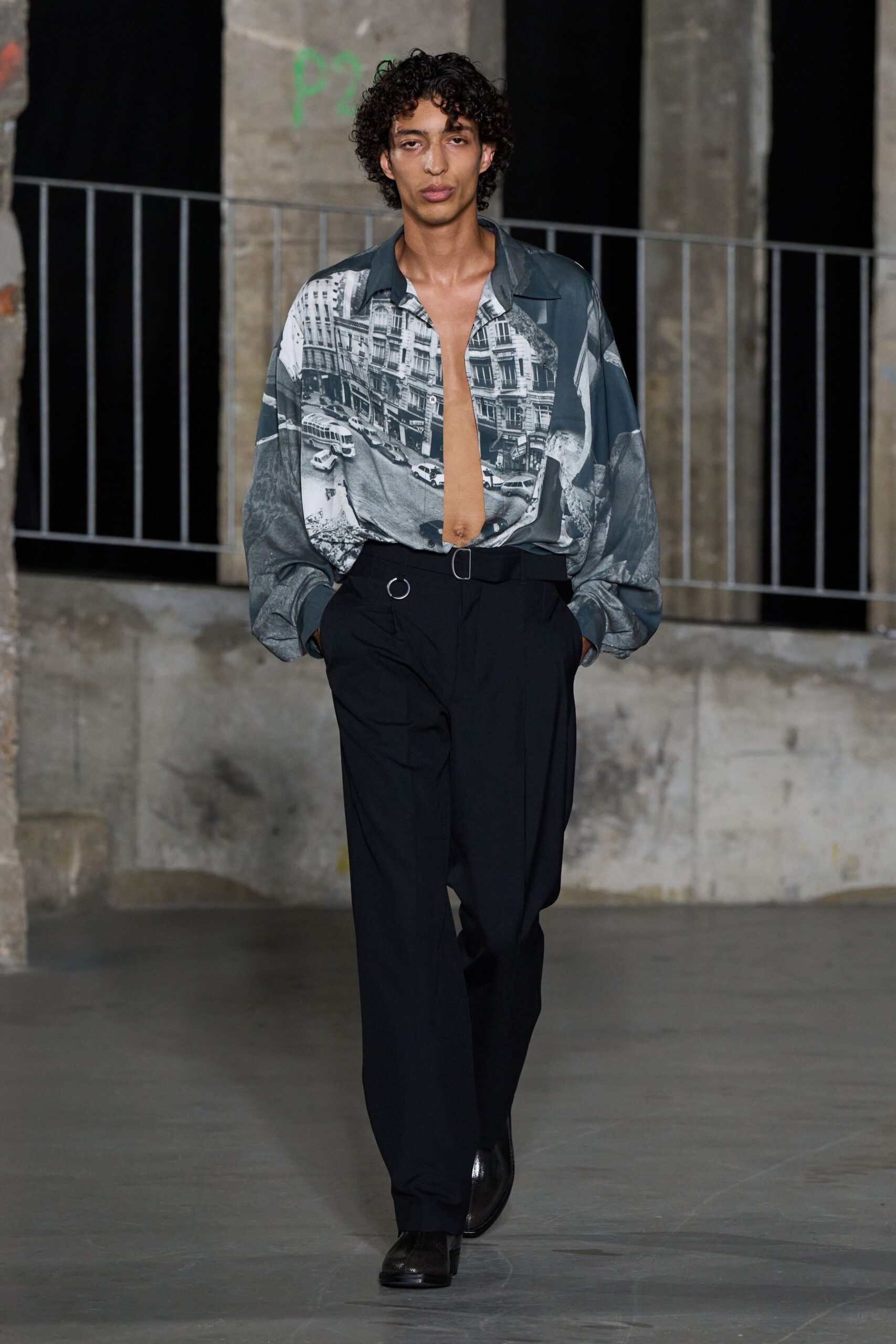 gray cotton long-sleeve v-neck relaxed printed shirt