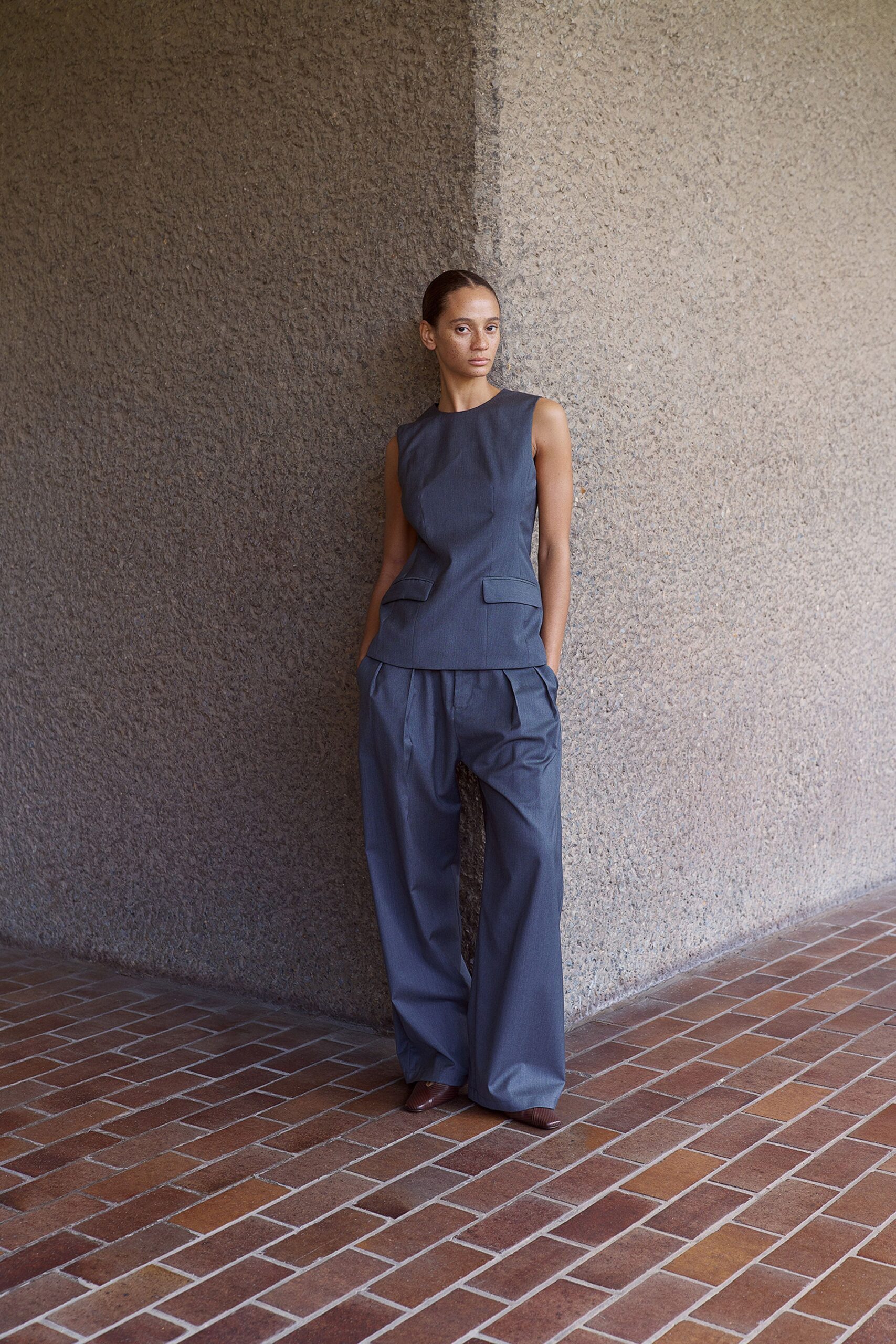 blue cotton sleeveless collared fitted pleated top