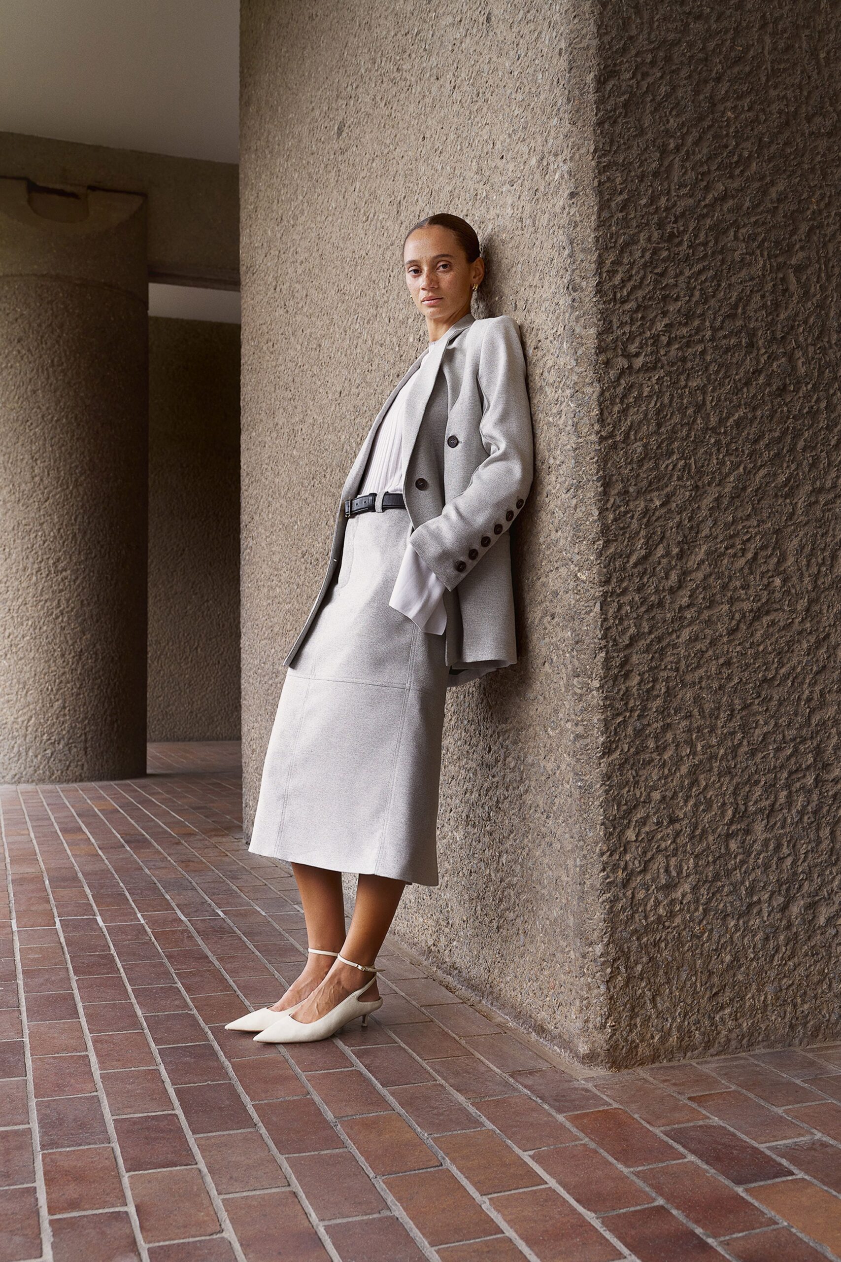 gray blazer and pencil skirt