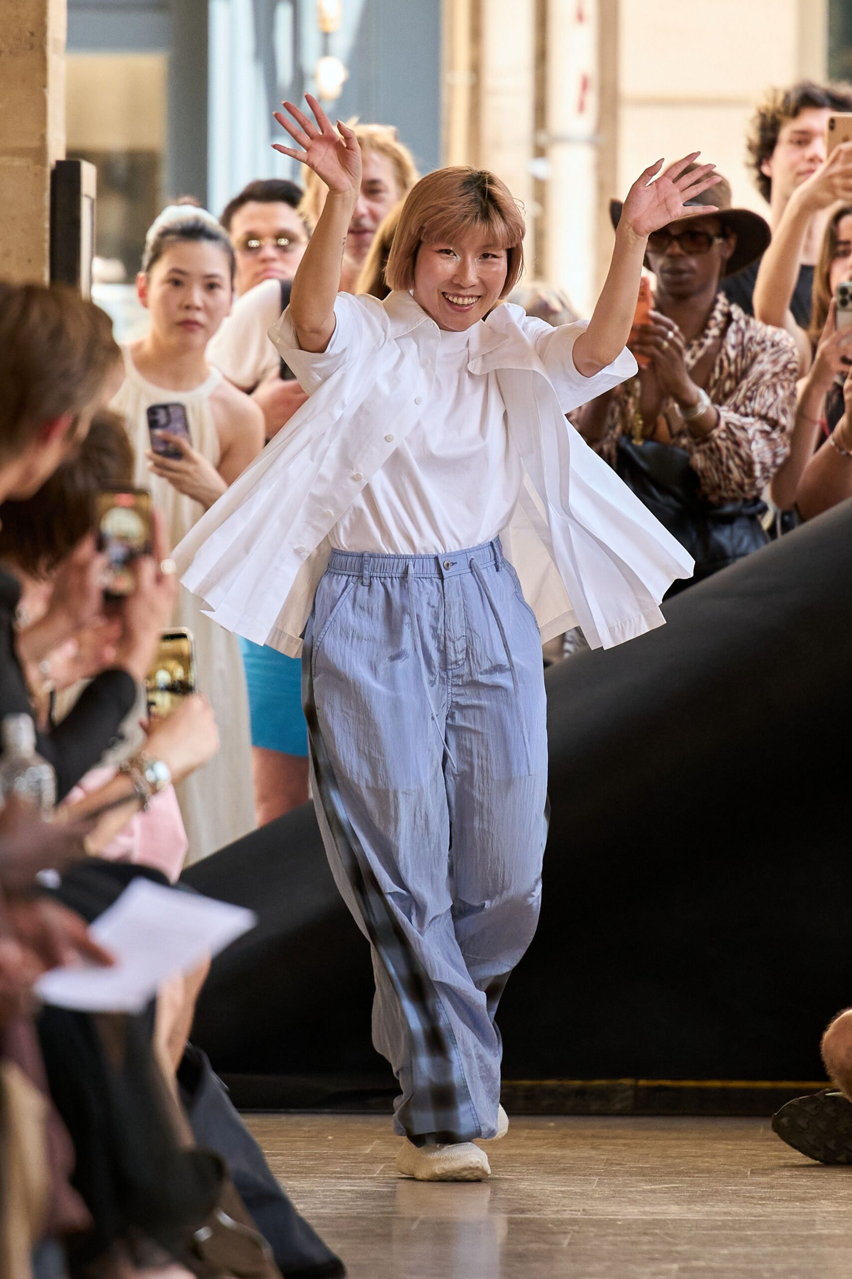 blue cotton relaxed high-waisted pleated pants
