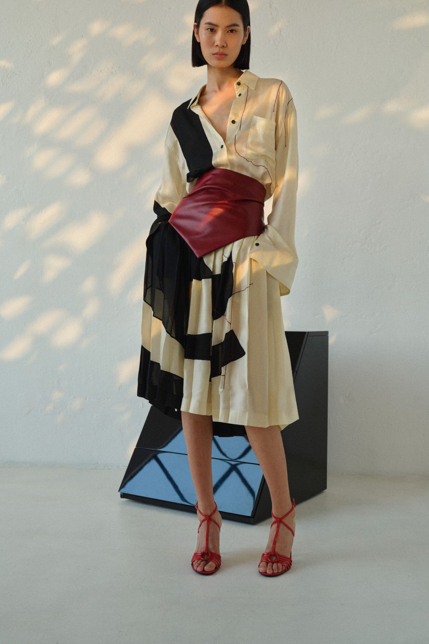 black cotton long-sleeve collared relaxed buttoned color-blocked shirt-dress