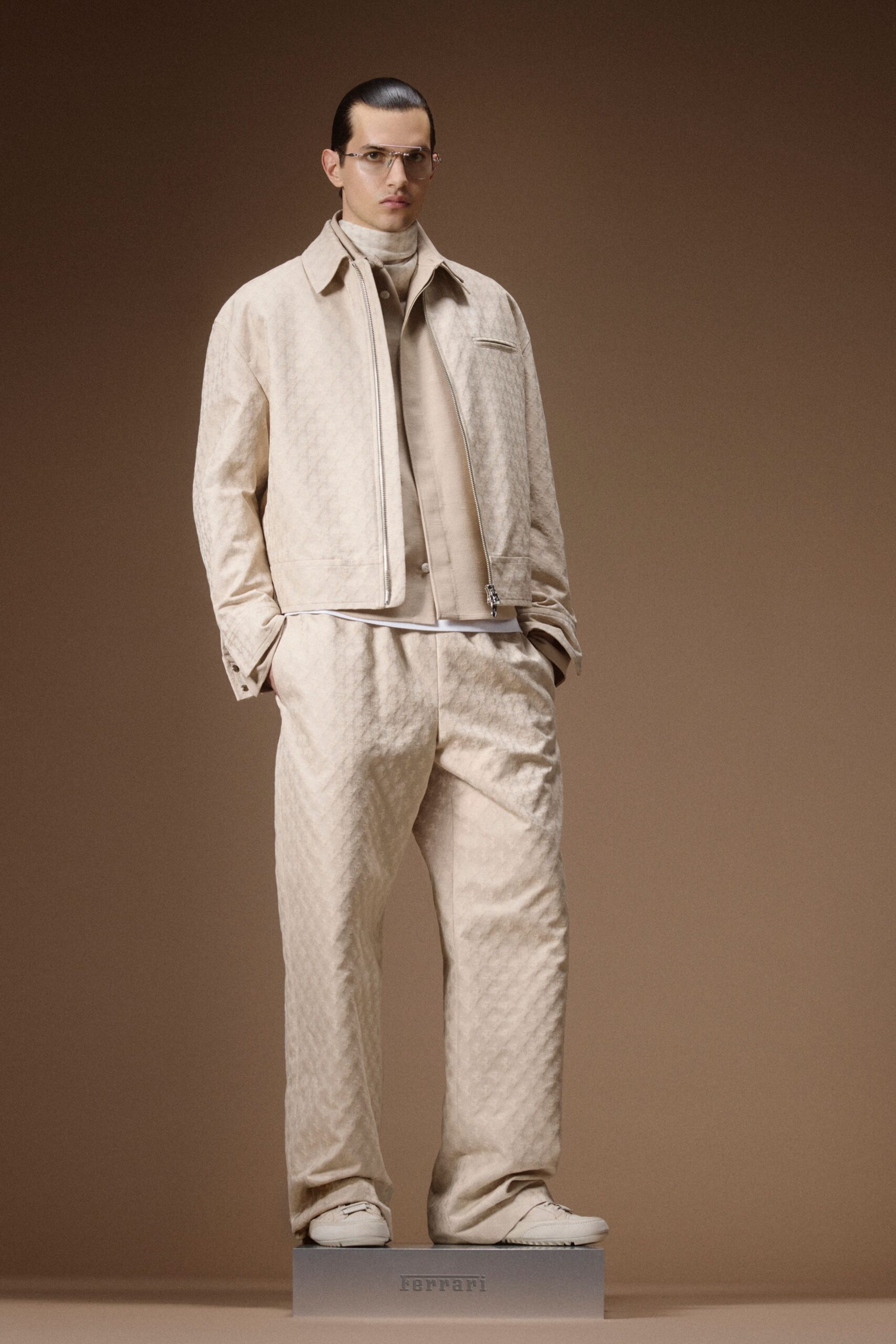 beige cotton long-sleeve collared structured zippered jacket