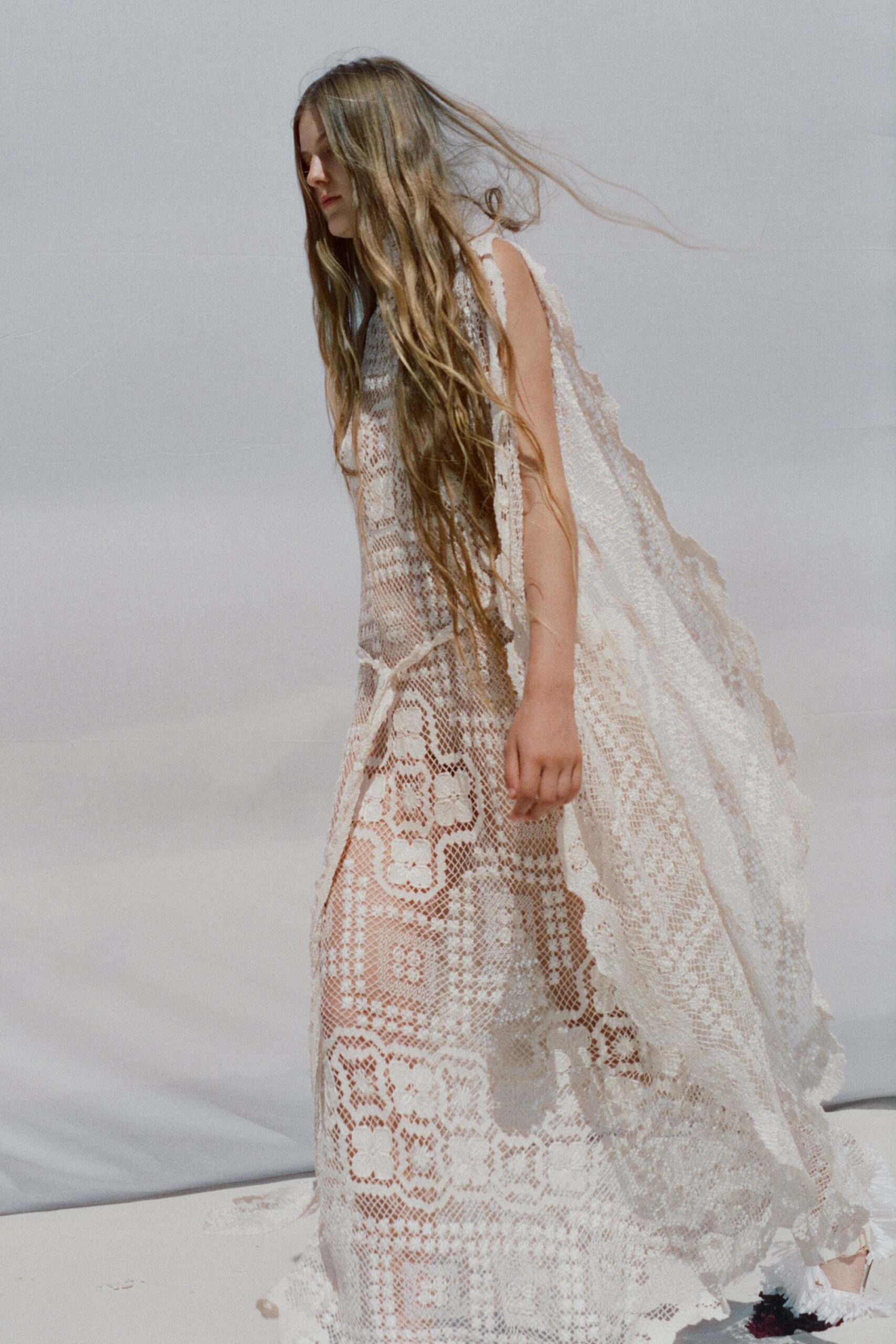 white lace sleeveless gown