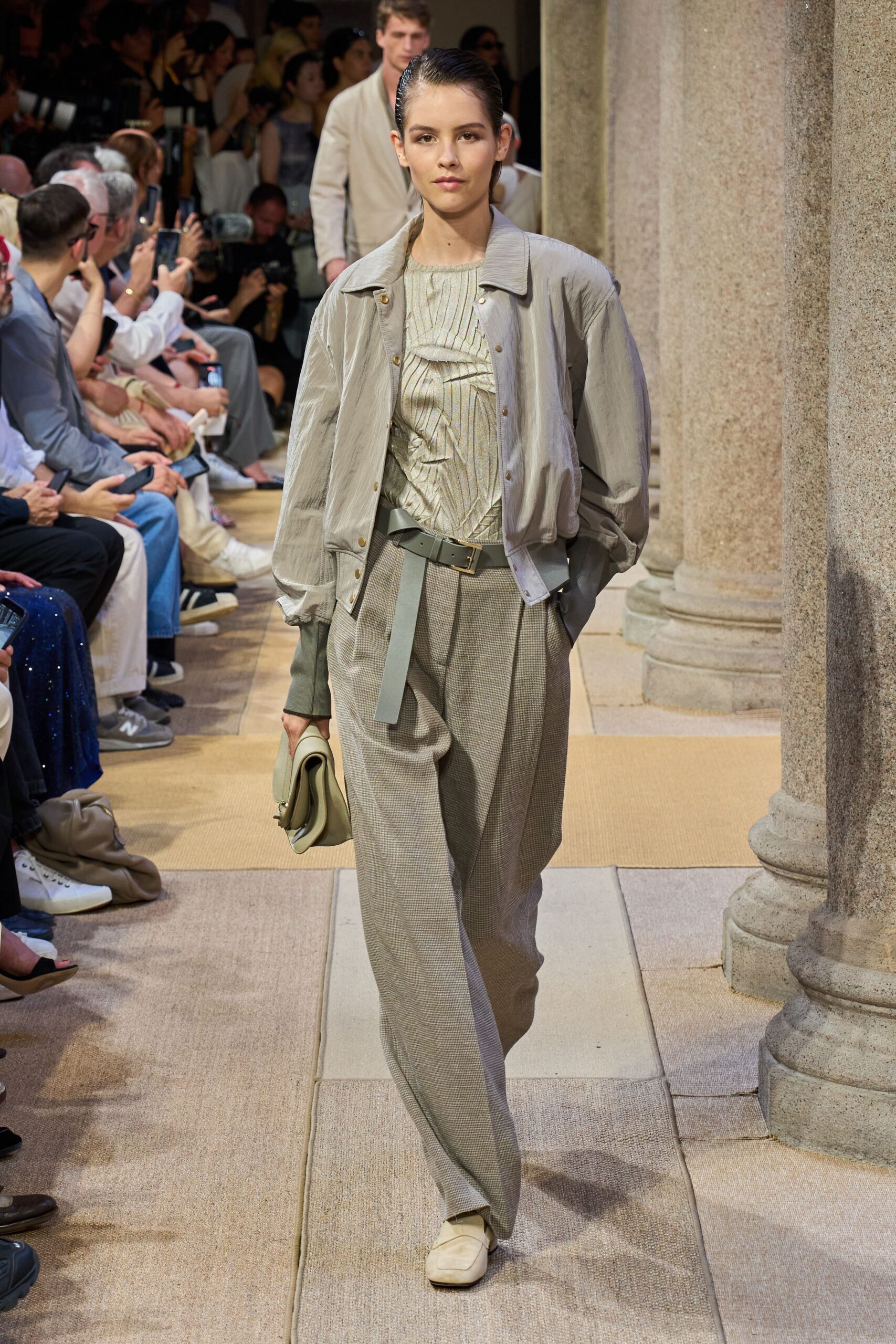 gray cotton long-sleeve collared relaxed buttoned jacket