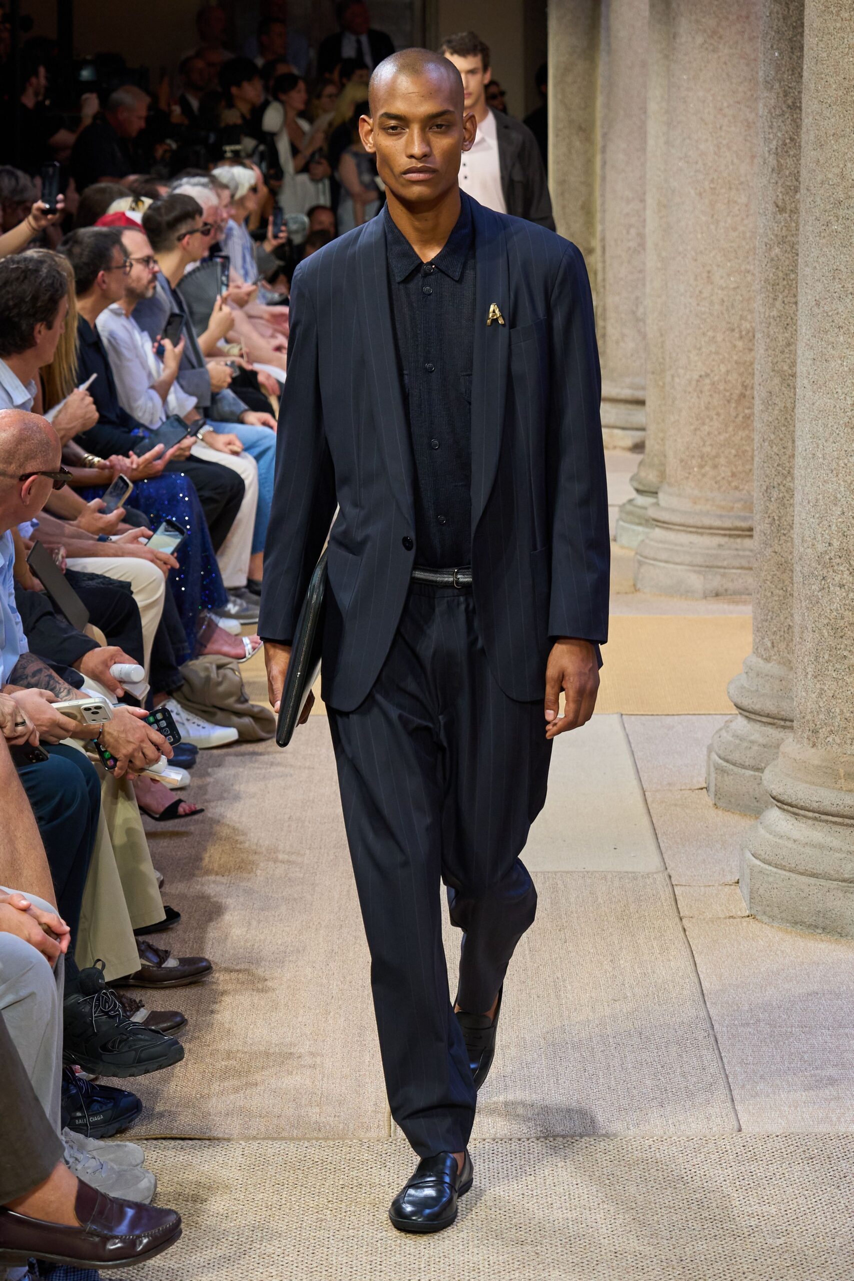 black cotton short-sleeve collared fitted shirt