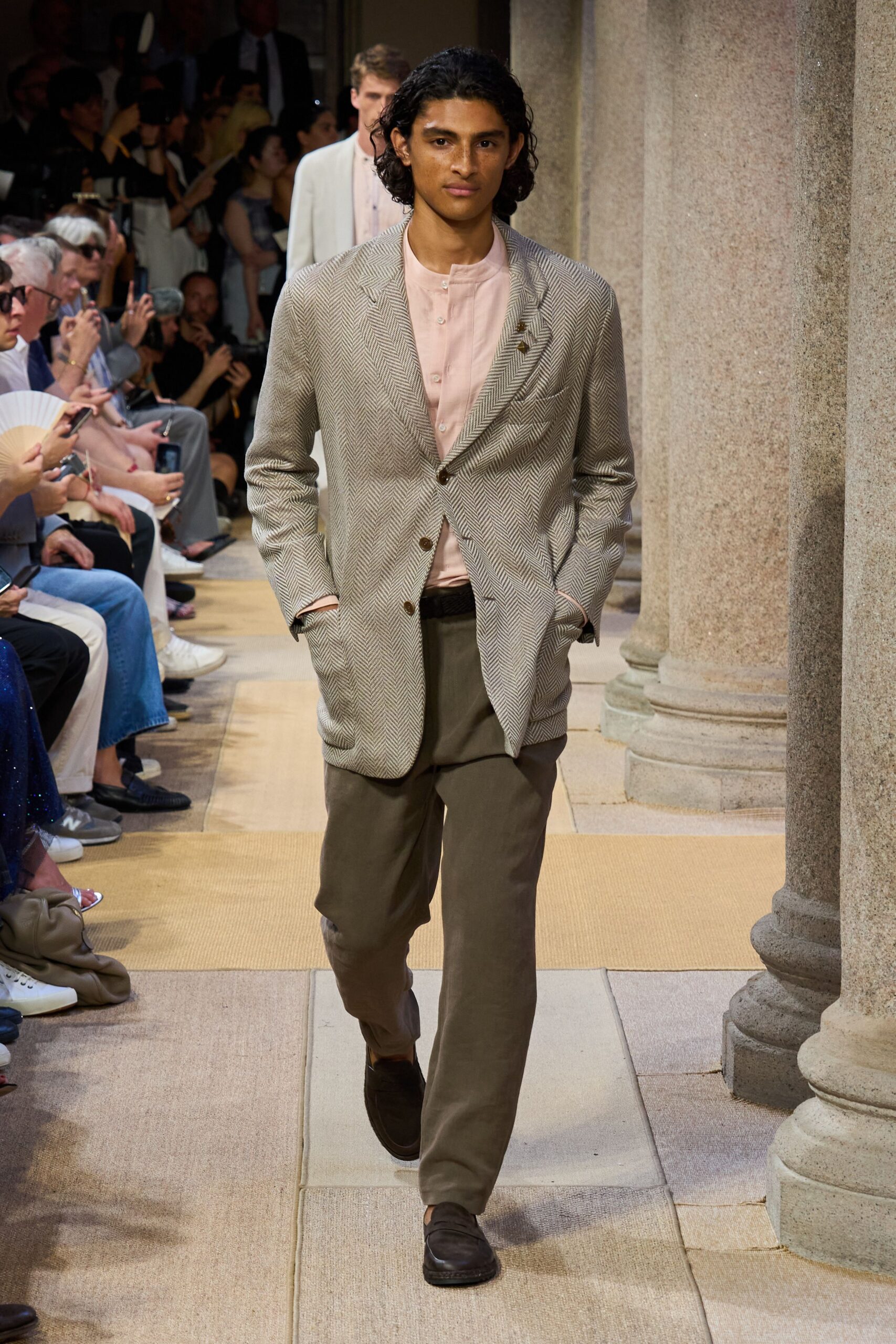 gray cotton long-sleeve collared tailored buttoned blazer