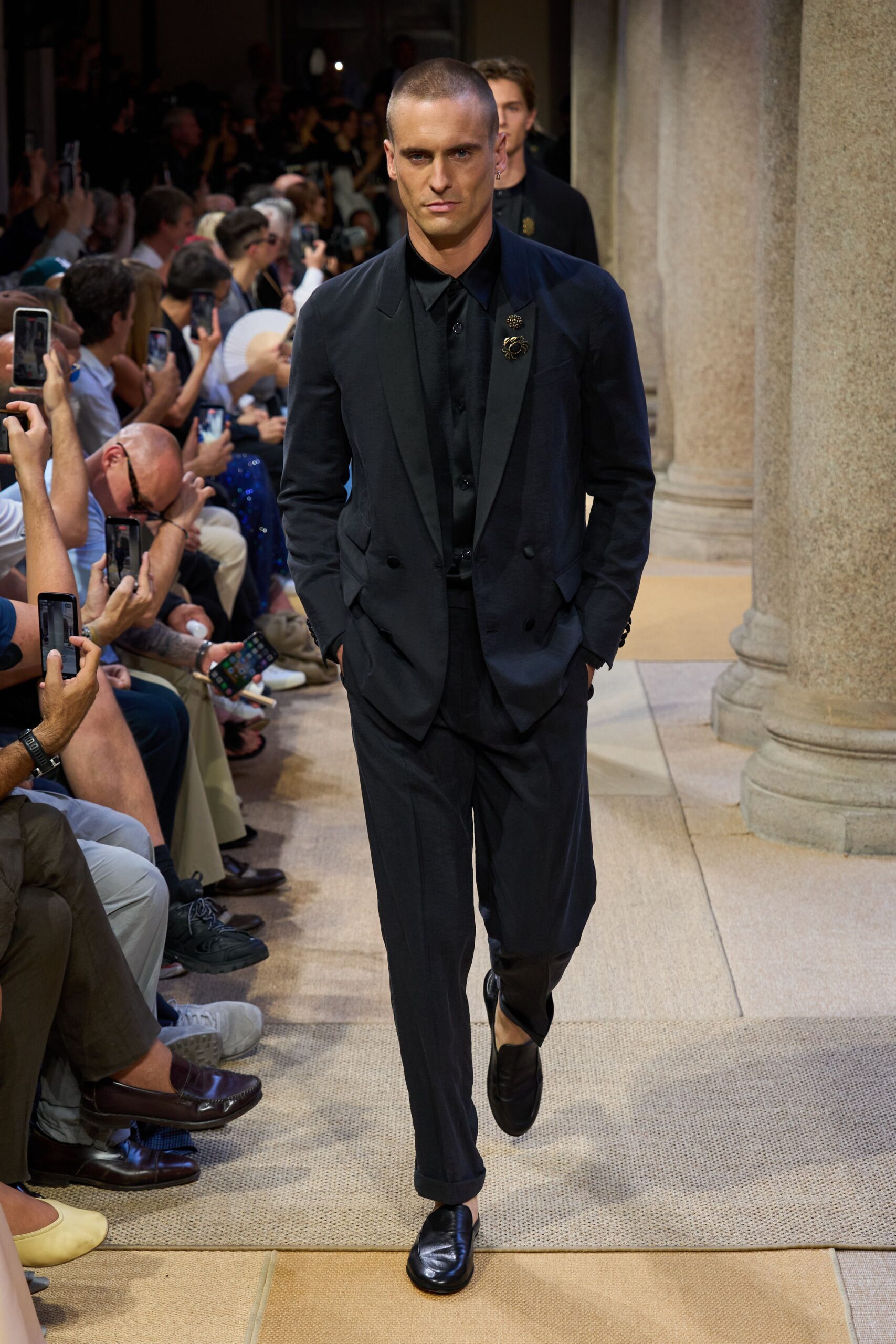 black wool long-sleeve collared tailored buttoned suit
