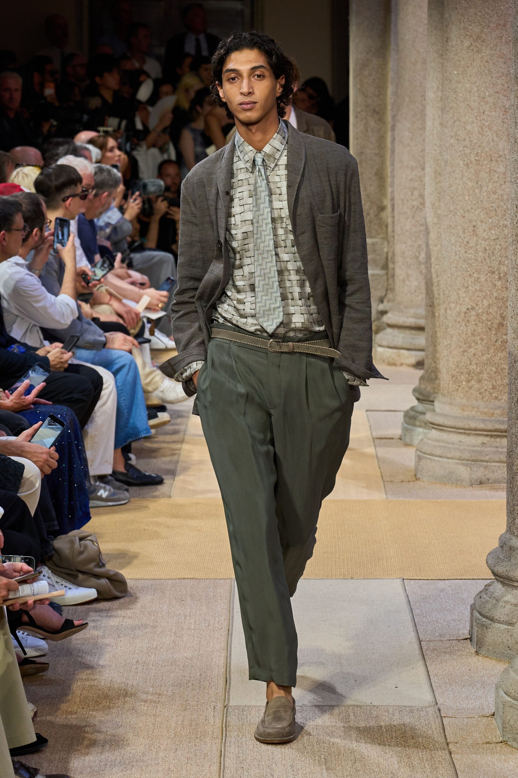 gray linen long-sleeve collared tailored buttoned blazer