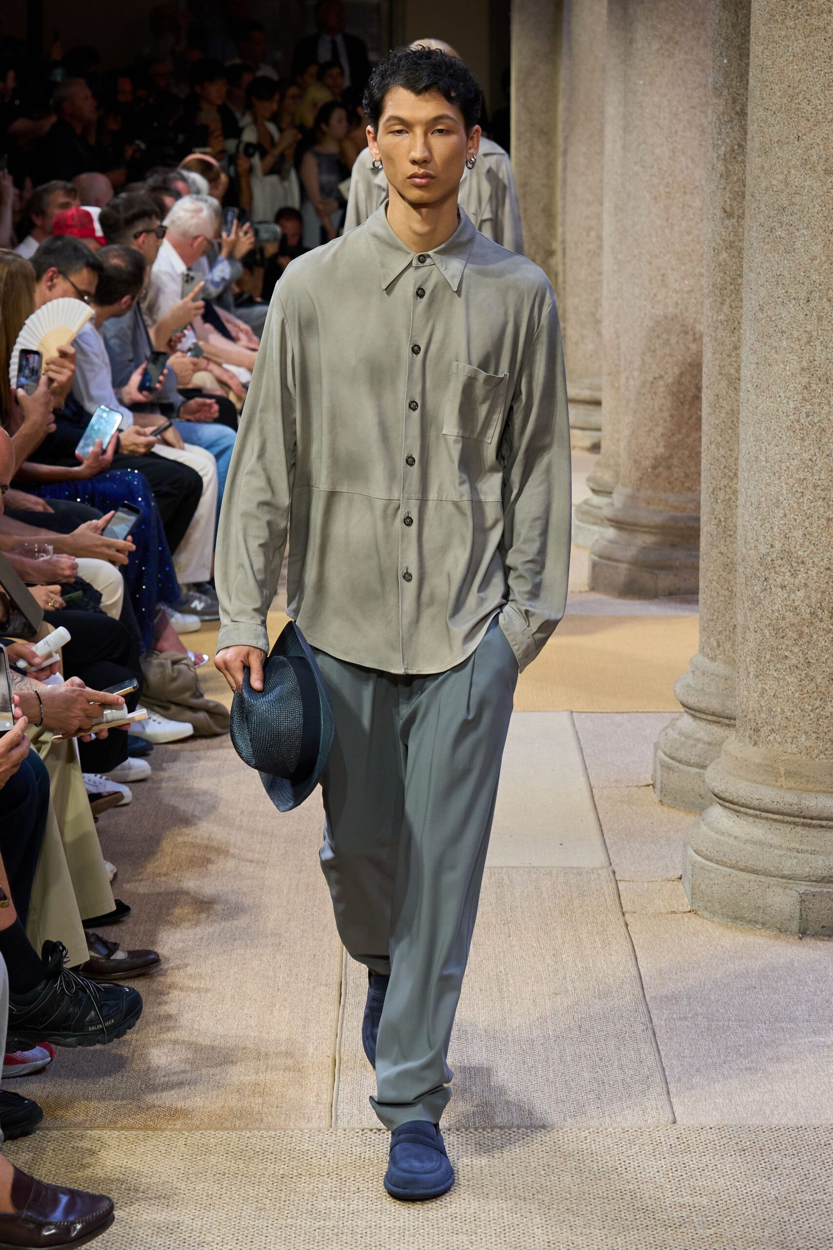 gray cotton long-sleeve collared relaxed shirt