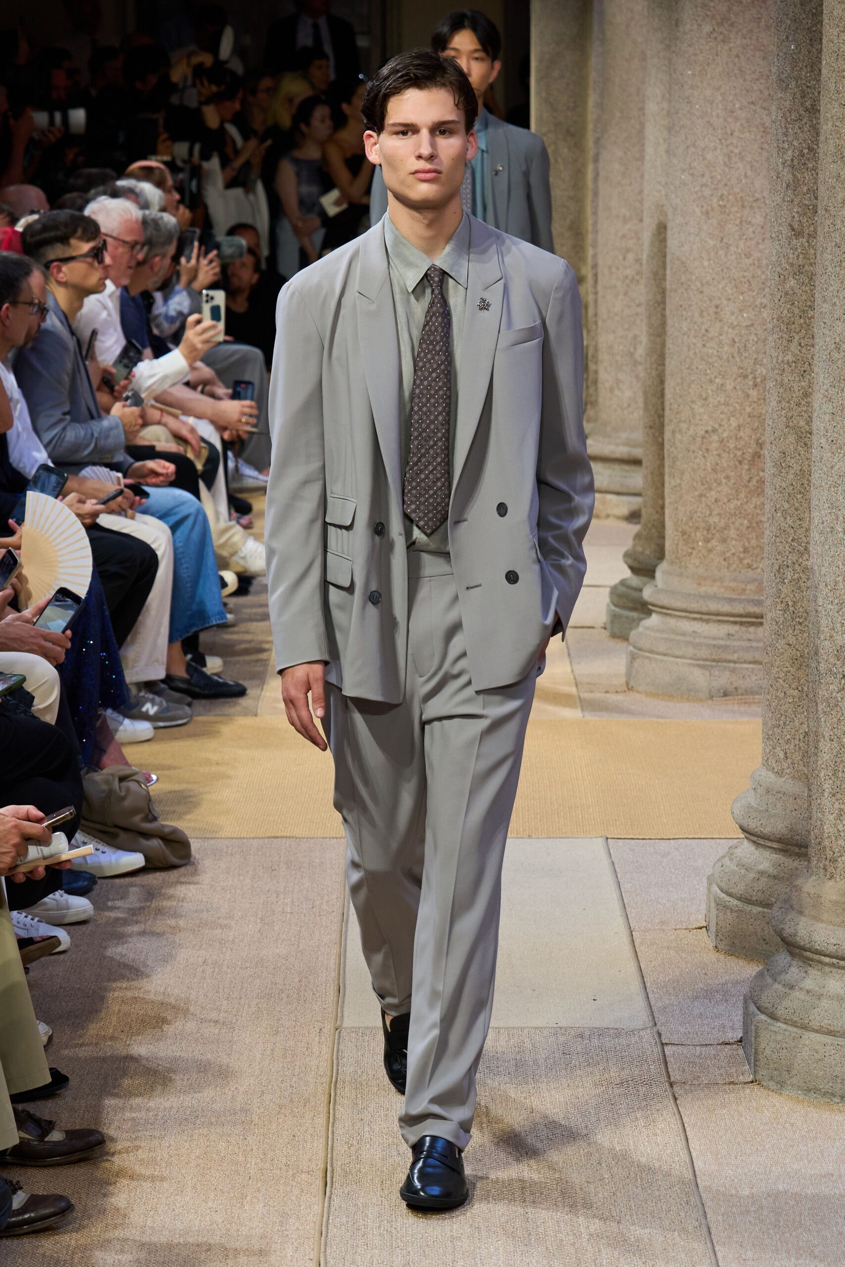 gray cotton long-sleeve collared fitted shirt
